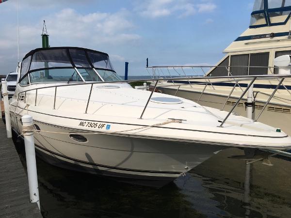 2004 Cruisers Yachts 3372 Express