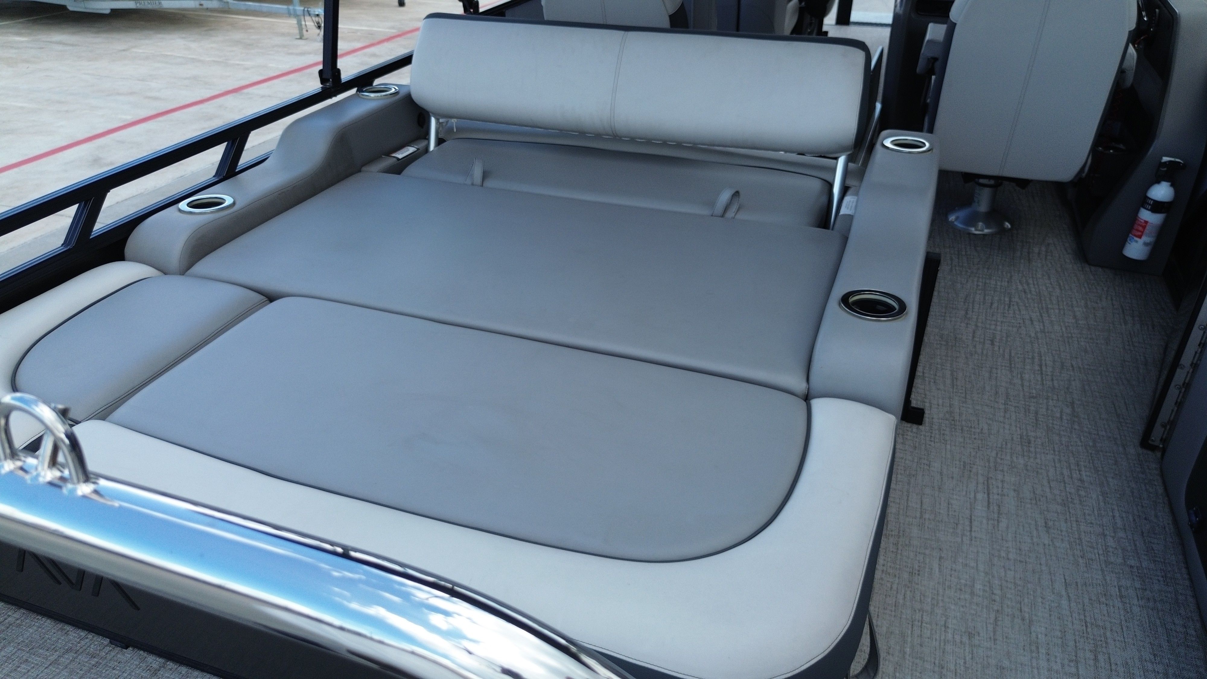 2025 Avalon LSZ Versatile Rear Bench - 23' - 37