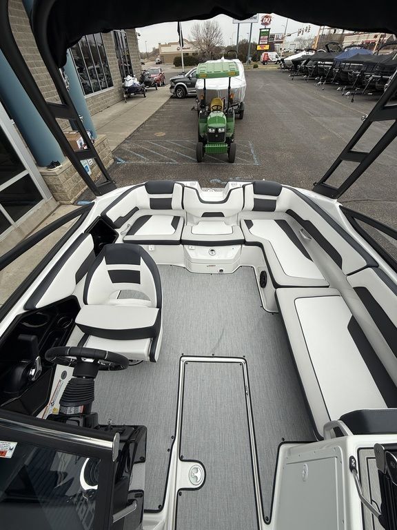 2025 Yamaha Boats AR195 - 10