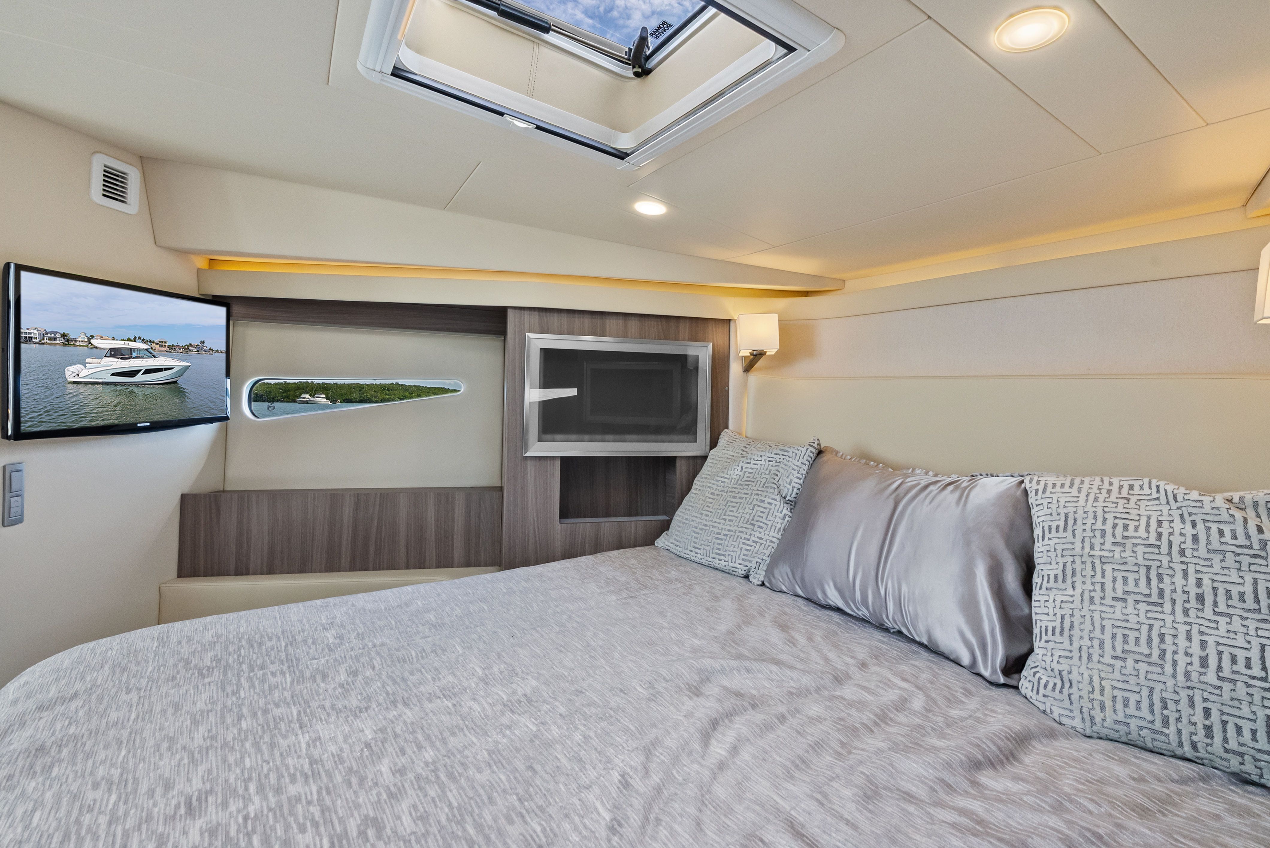 2021 REGAL 42 XO - Image 27