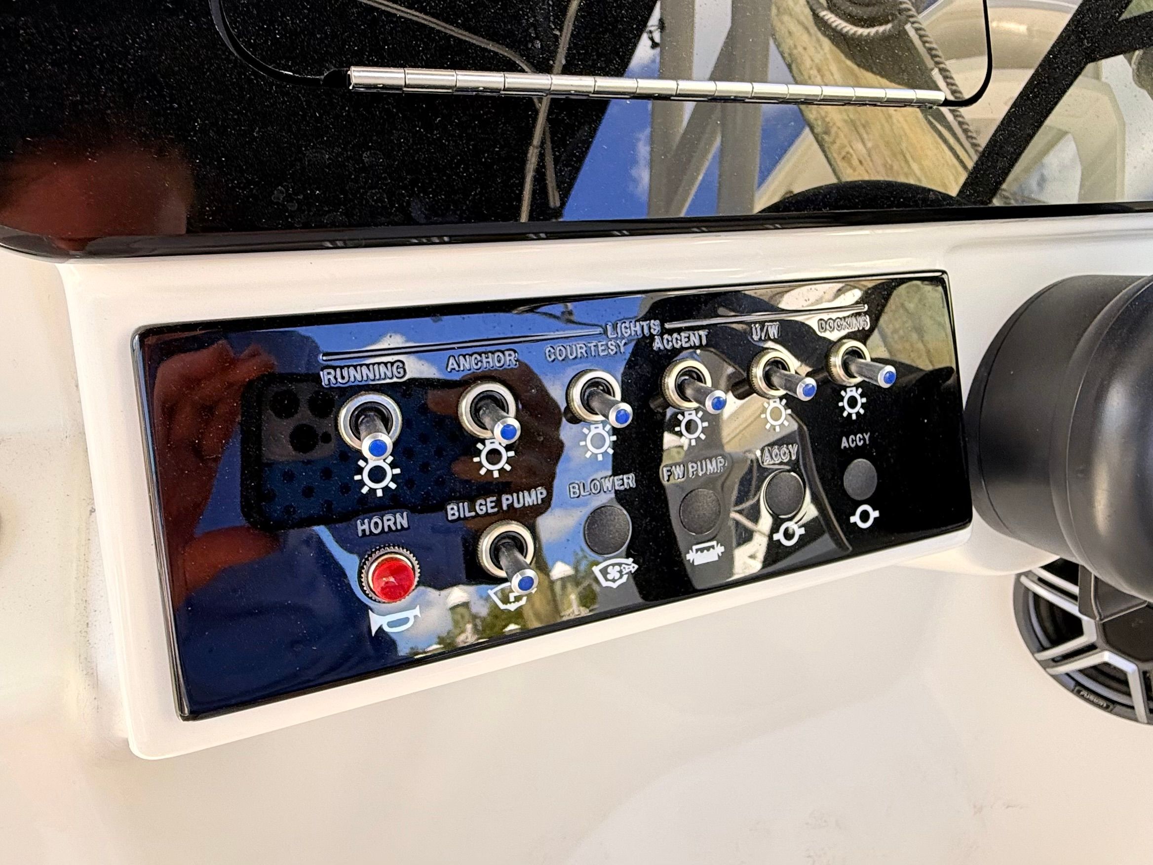 2026 Sea Ray SDX 230 Outboard - 42
