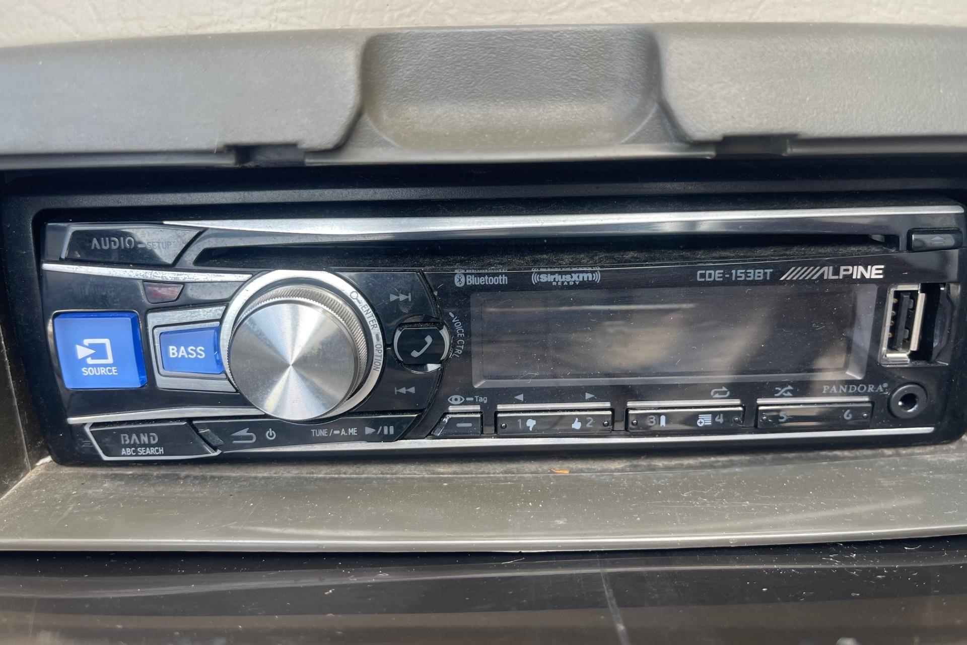 Alpine CDE-153BT stereo system in a 1996 Four Winns 200 Horizon boat.