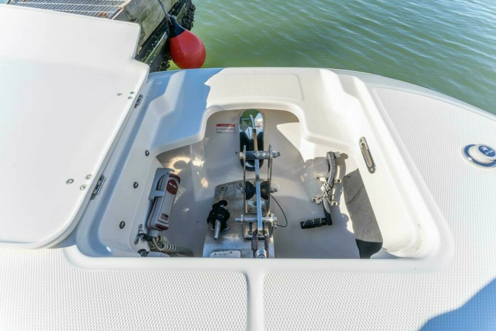 2017 Boston Whaler 320 Vantage - Image 17