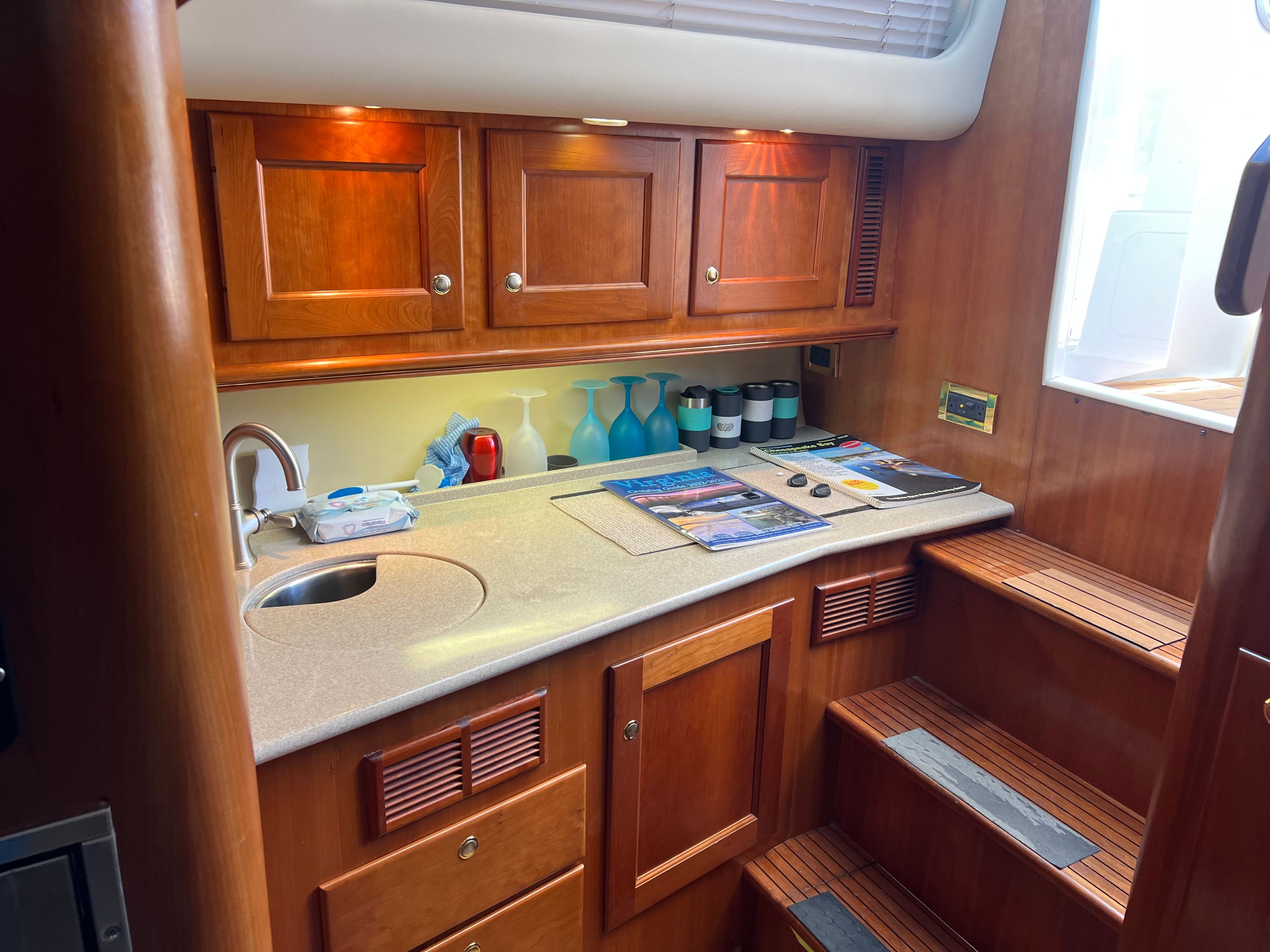 2004 Rampage 38 Express - 23