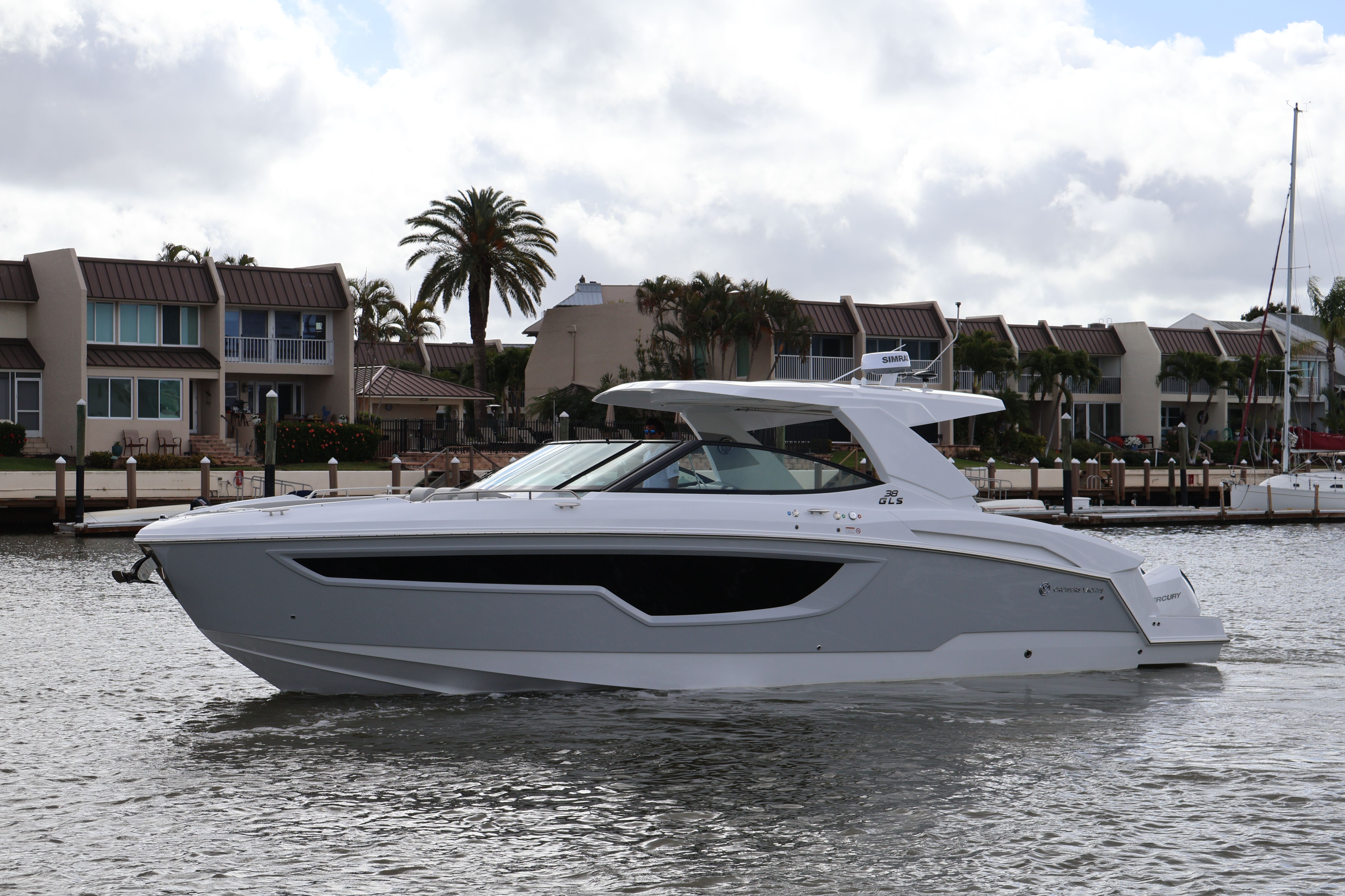 2026 Cruisers Yachts 38 GLS OB