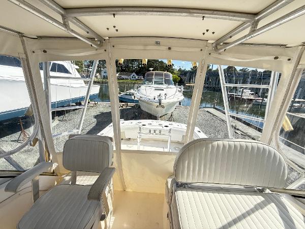 2001 Albemarle 280 Express Sport Fisherman boat interior with white seating, docked at marina.