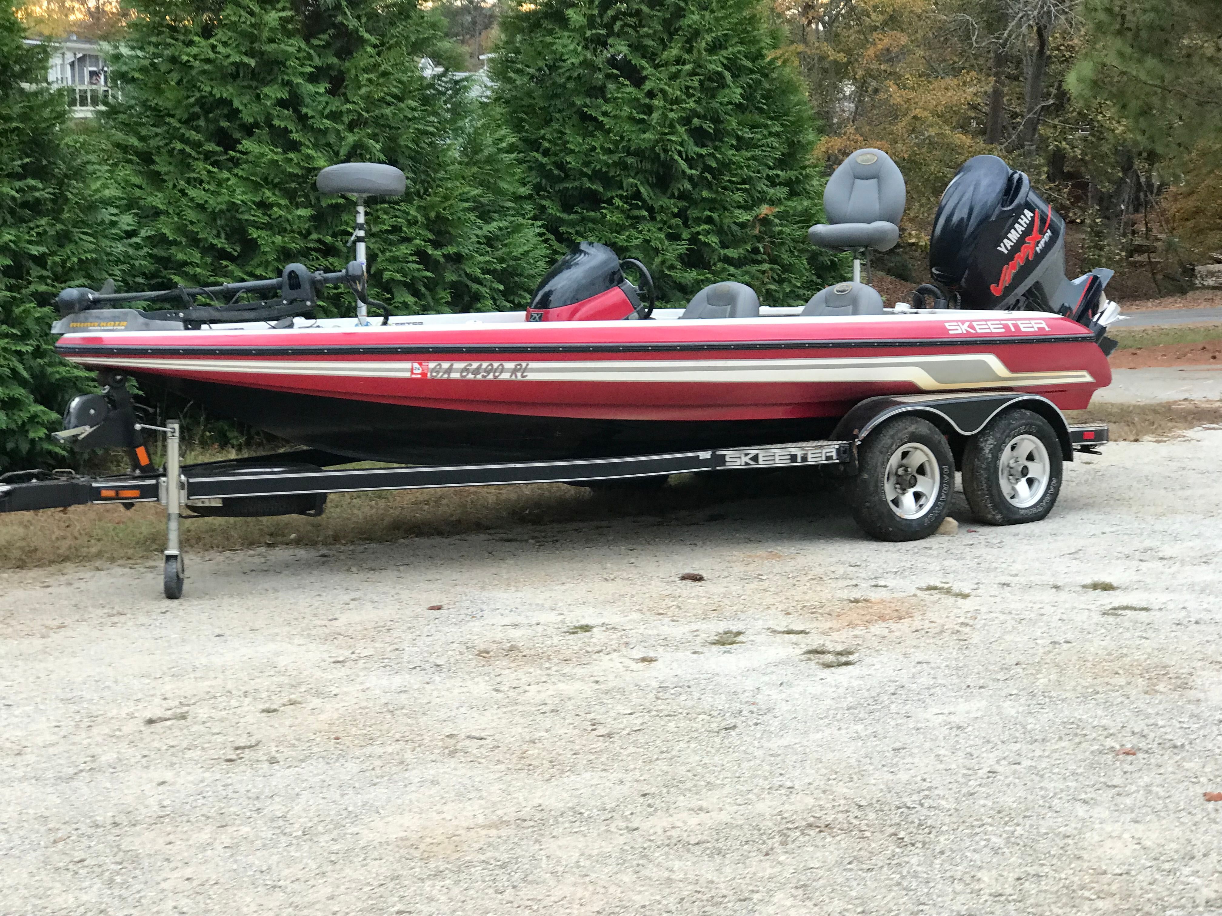 2007 Skeeter ZX200 boat on trailer, parked outdoors.
