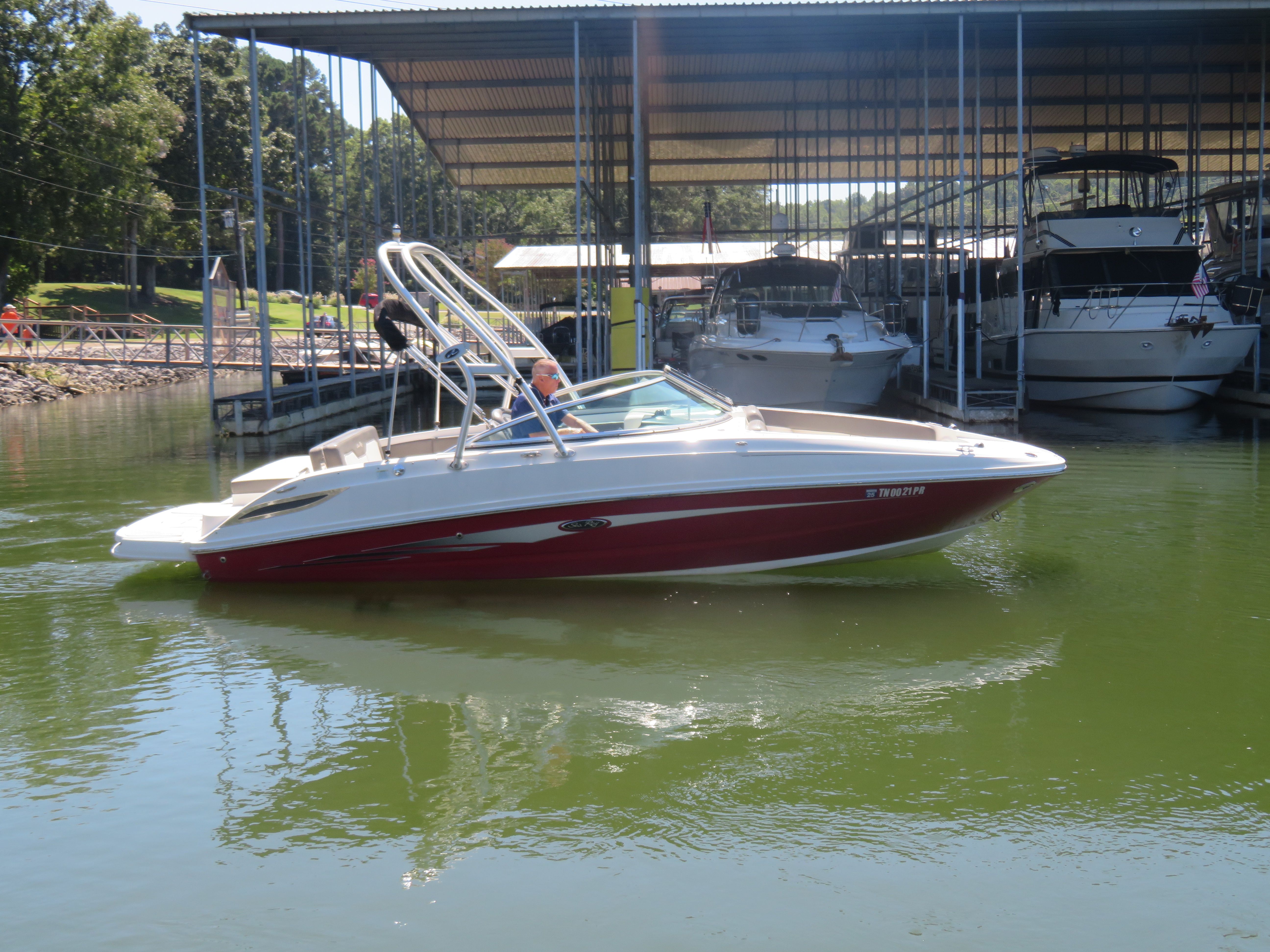 2011 Sea Ray 240 Sundeck