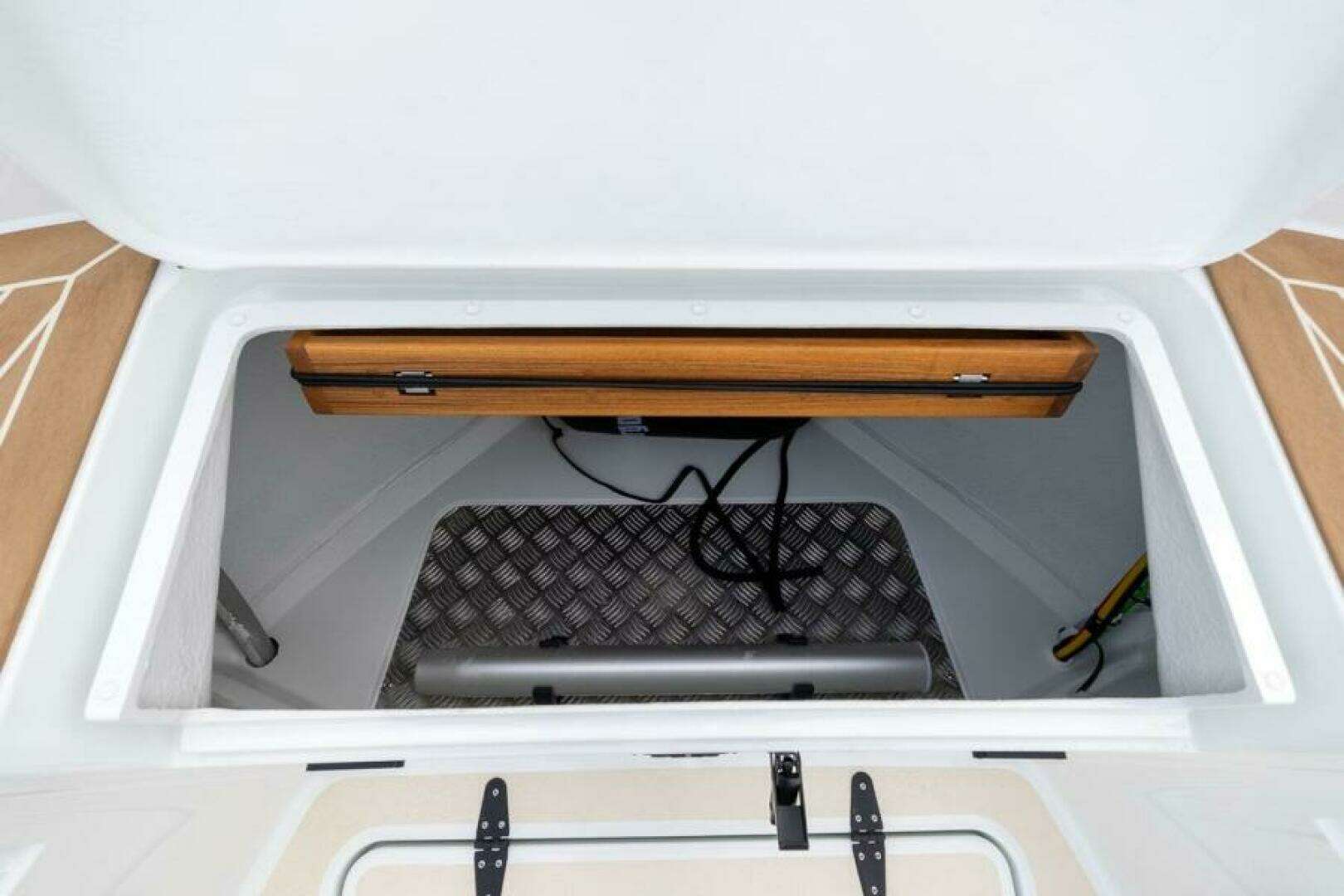2027 Targa 27.2 - Image 22