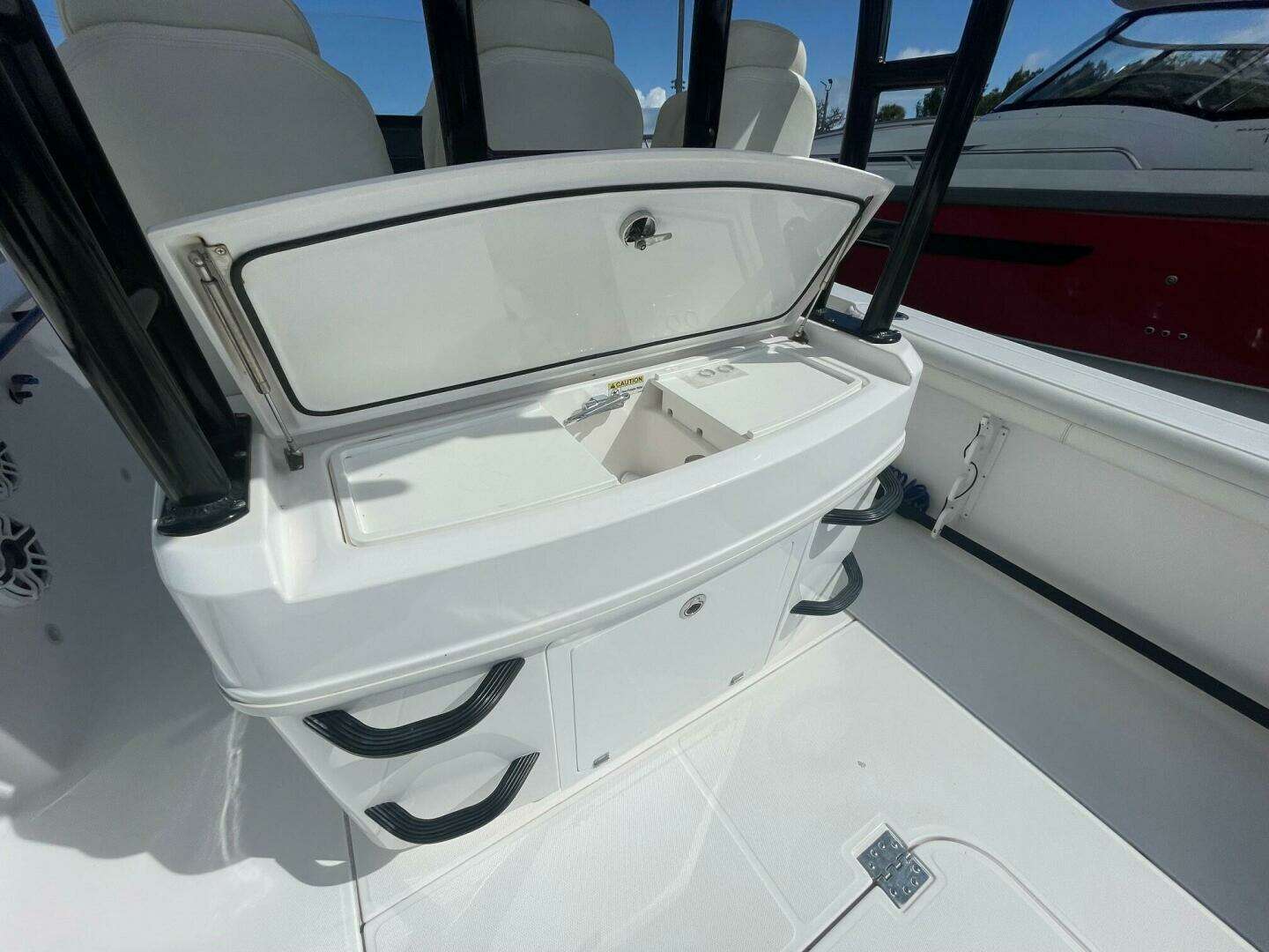 2022 Everglades 335 Center Console - Image 11