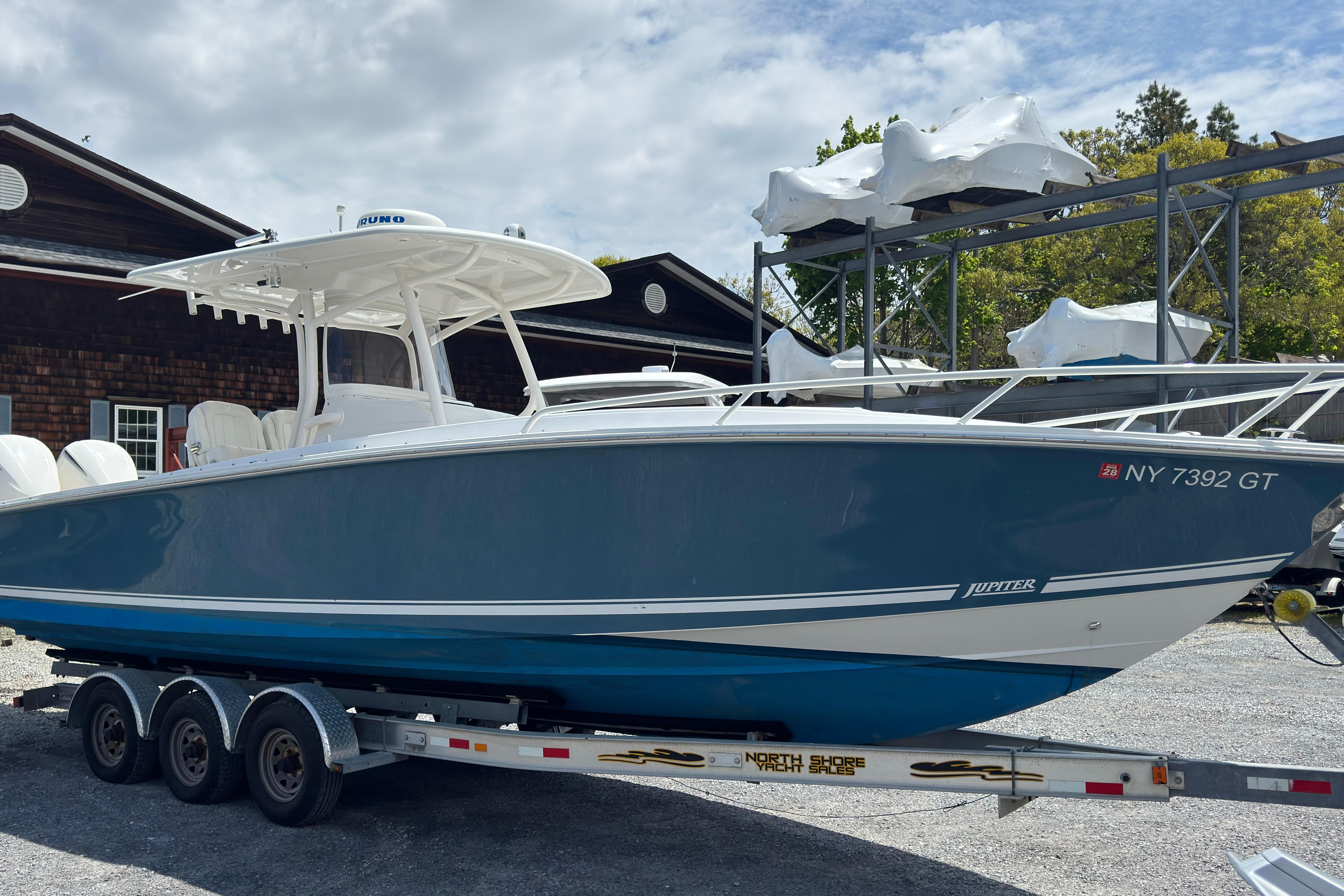 2013 Jupiter 32 Cuddy
