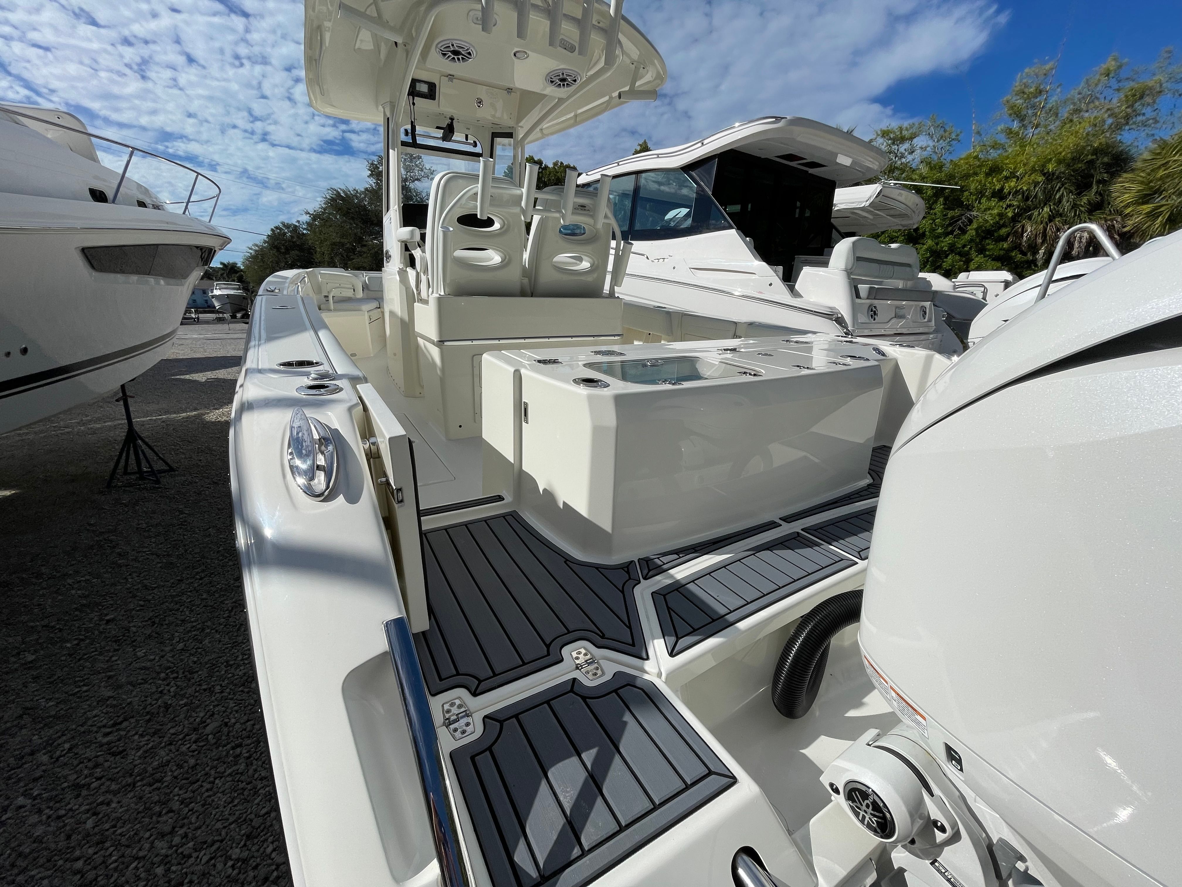 2026 COBIA 265 CC - Image 5
