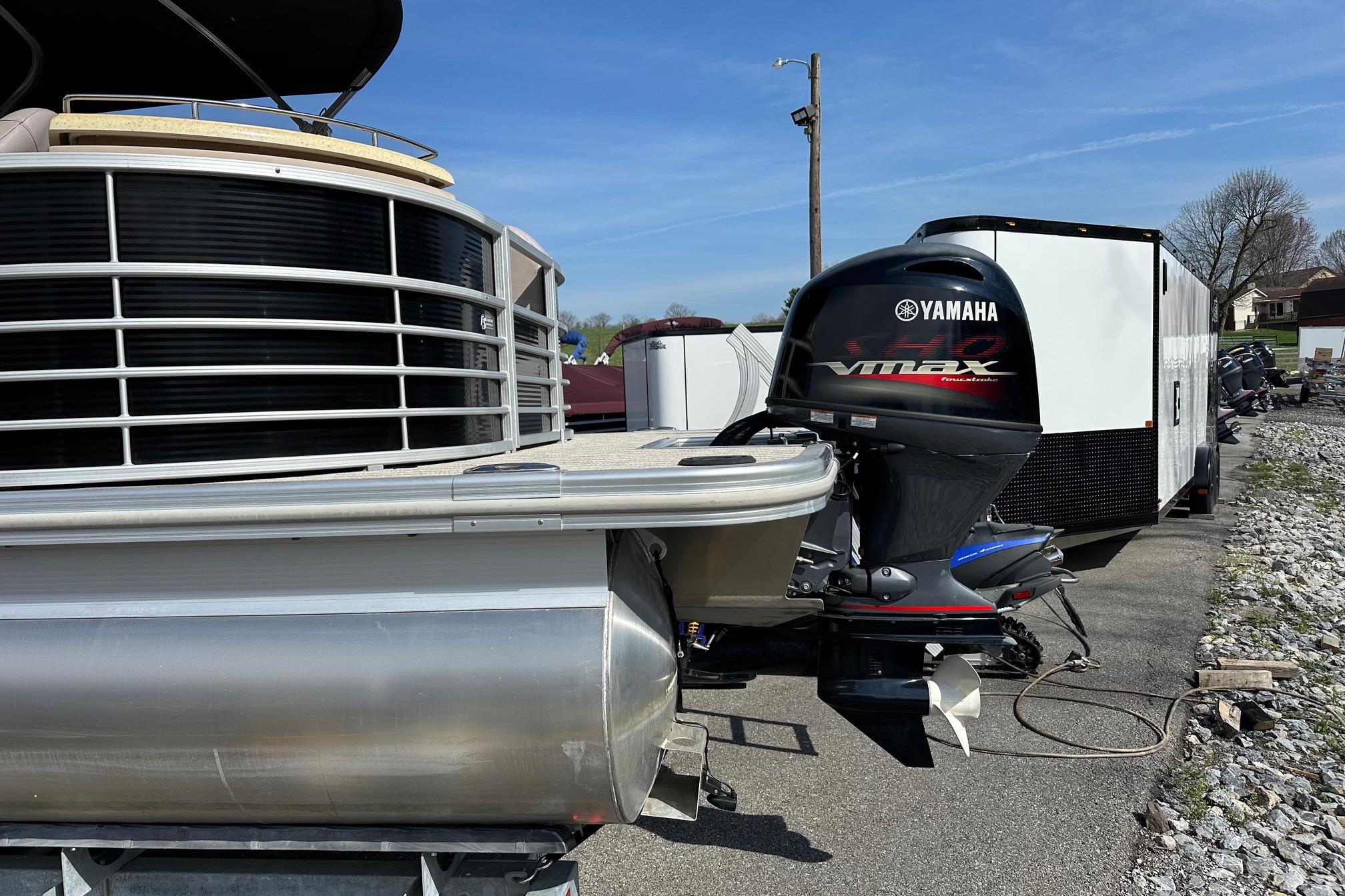 2017 Bennington 22 GPD pontoon boat with Yamaha VMAX outboard motor, parked outdoors.