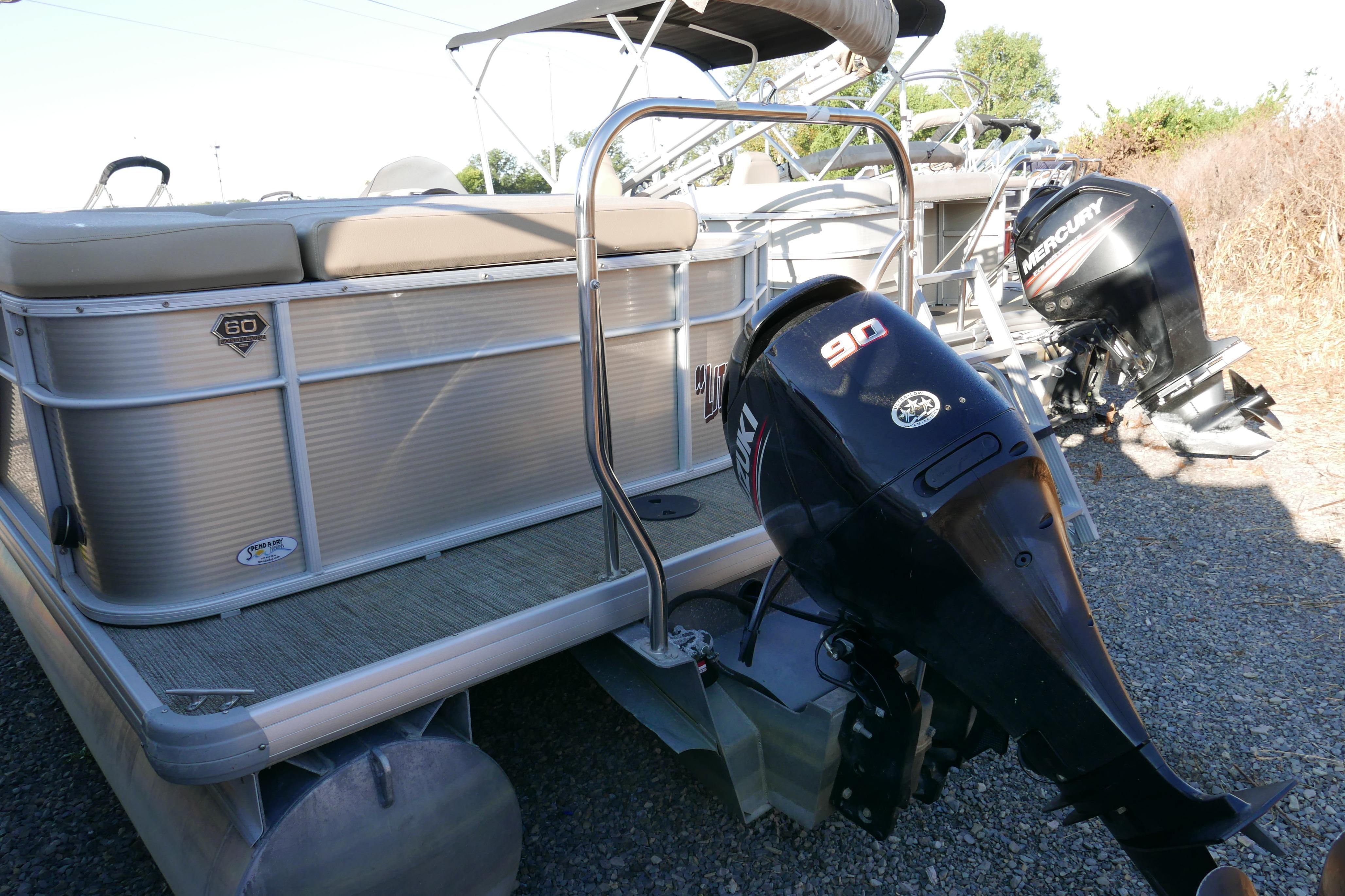 2018 Sweetwater SW2086c pontoon boat with Suzuki 90 outboard motor.