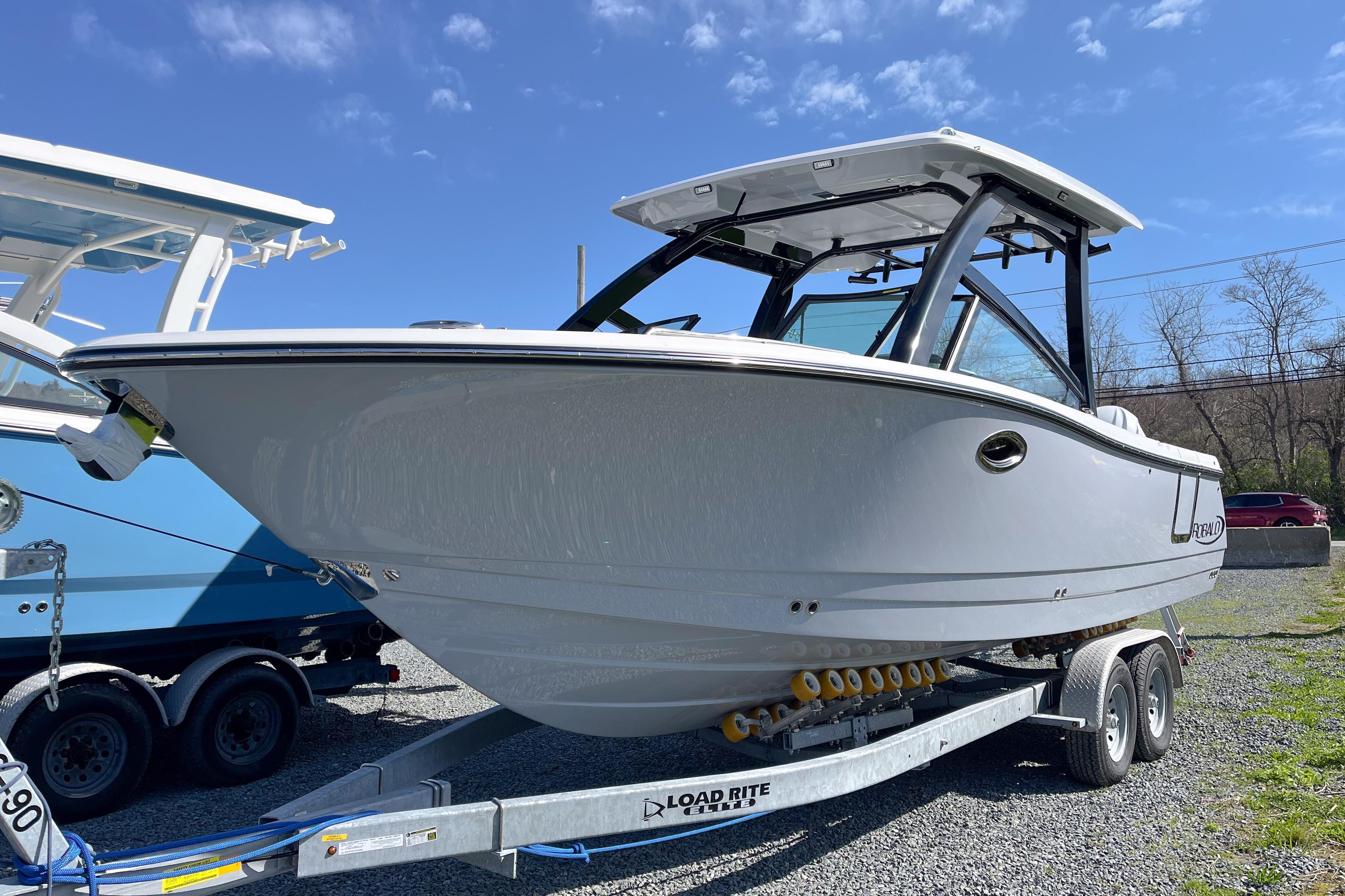 2026 Robalo R277 Dual Console