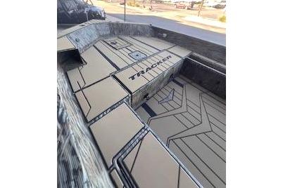 Tracker Grizzly 1756 T Marsh 2026 boat interior view.