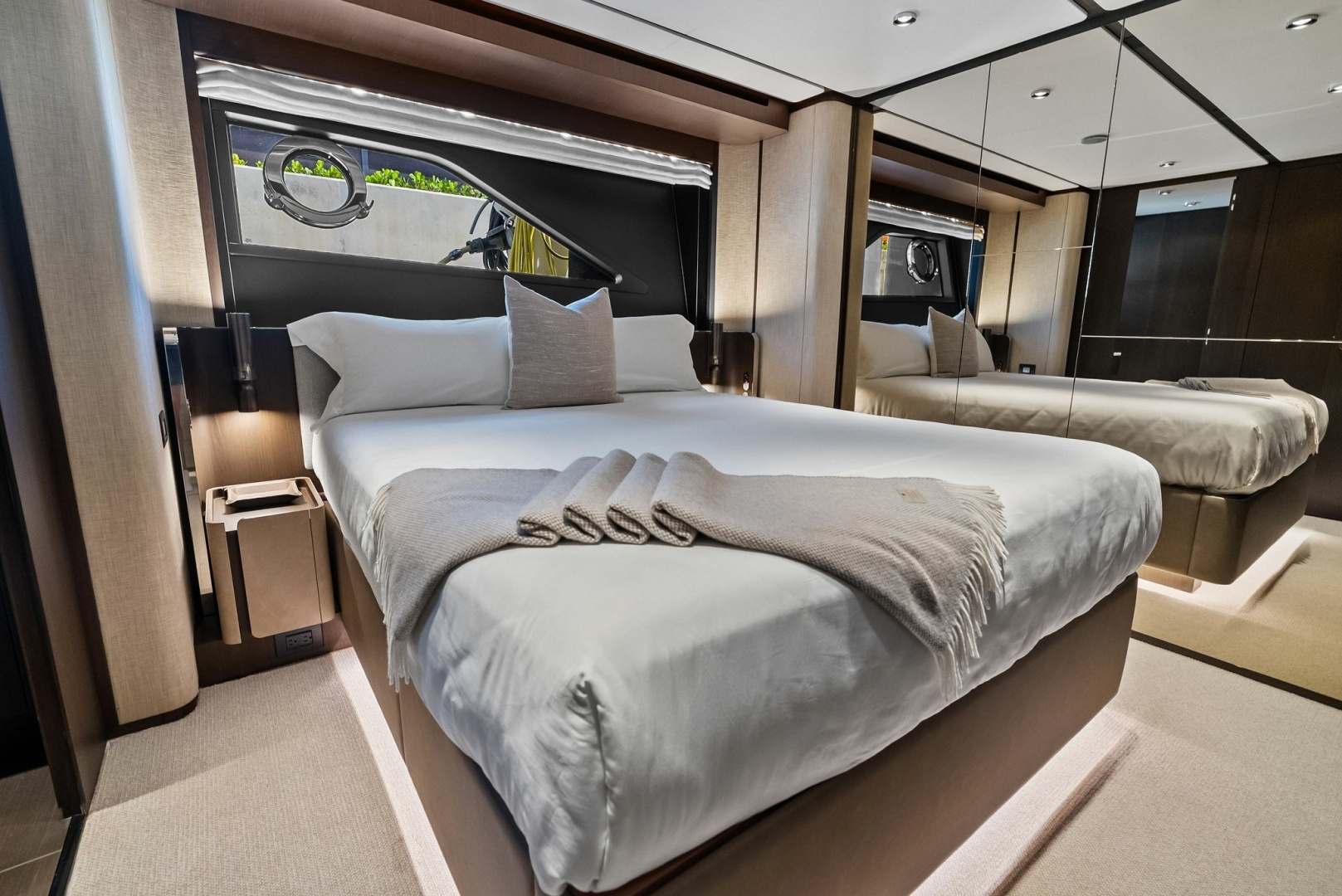 2023 Ferretti Yachts 860 - Image 50