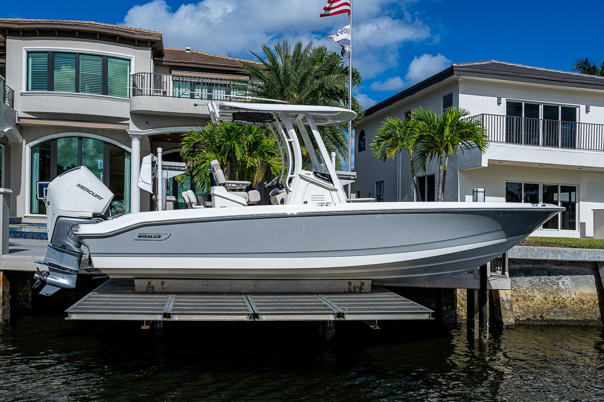2023 Boston Whaler 250 Dauntless