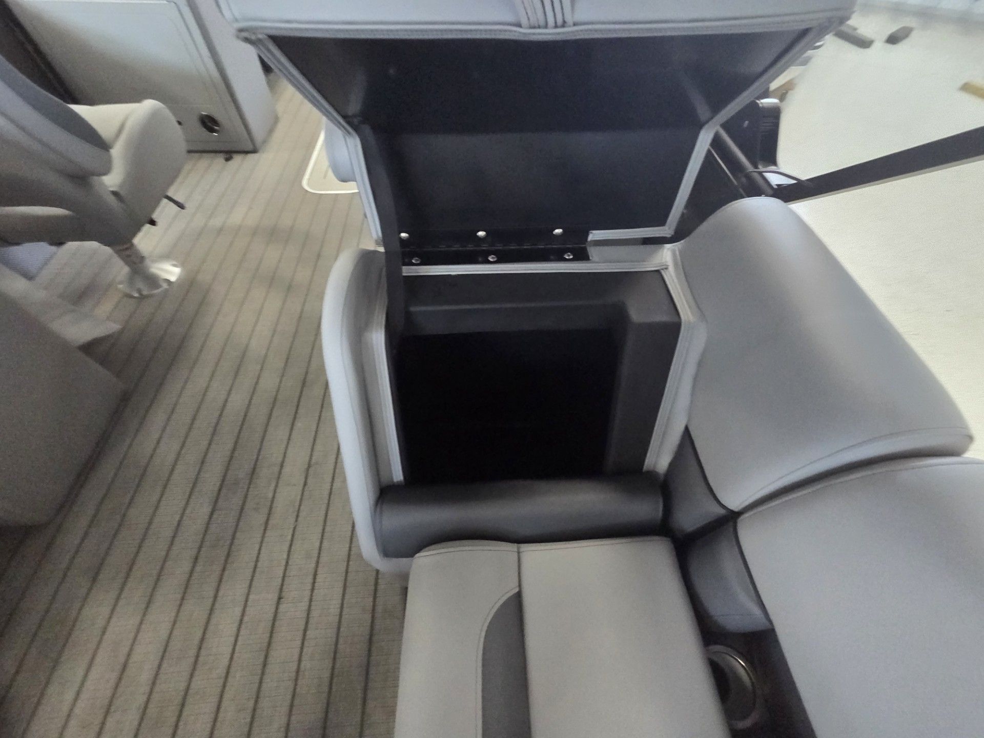 2026 Bentley Pontoons Legacy 223 Navigator - 18