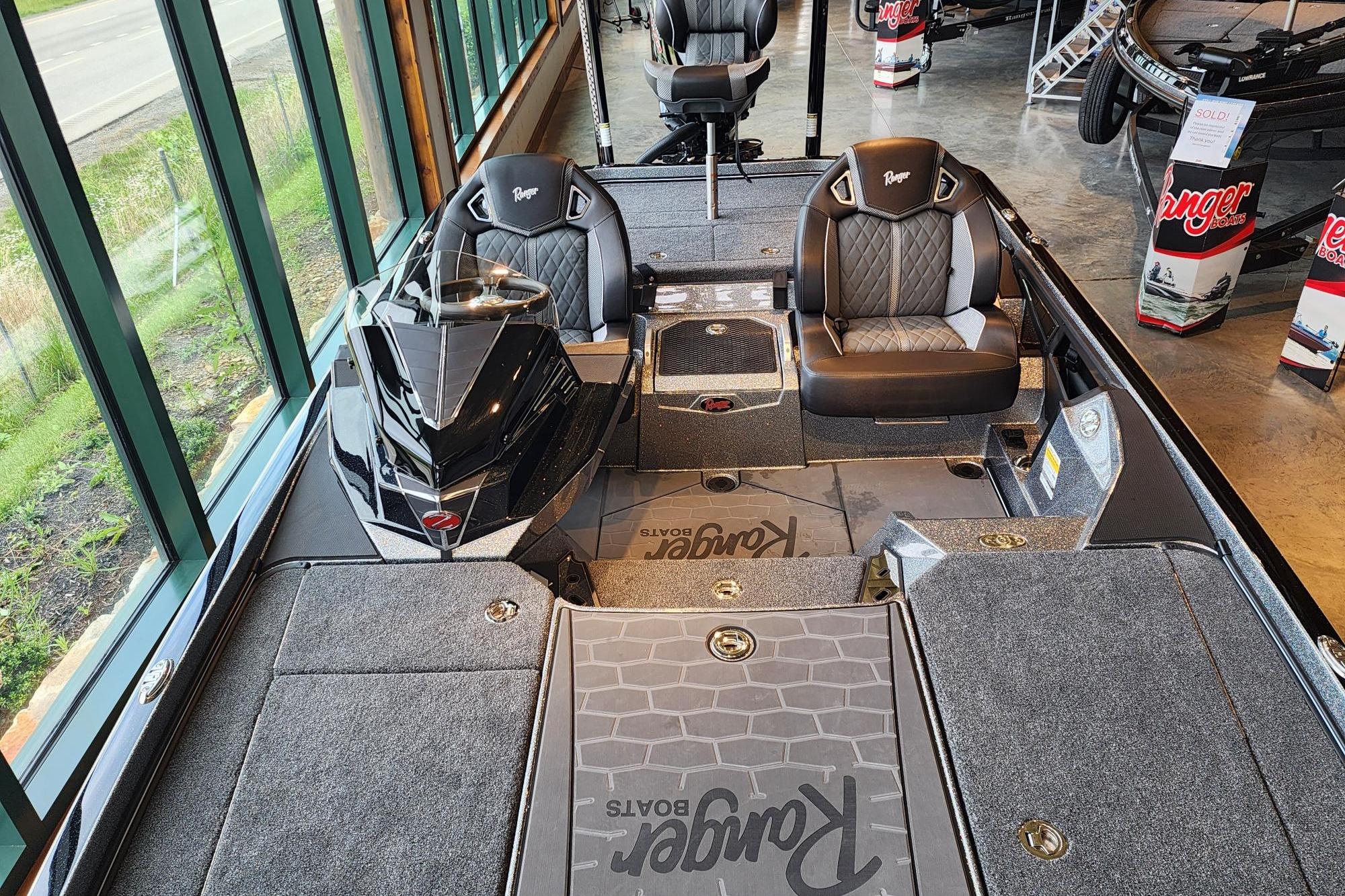 2026 Ranger Z520R boat interior with sleek seating and modern dashboard design.