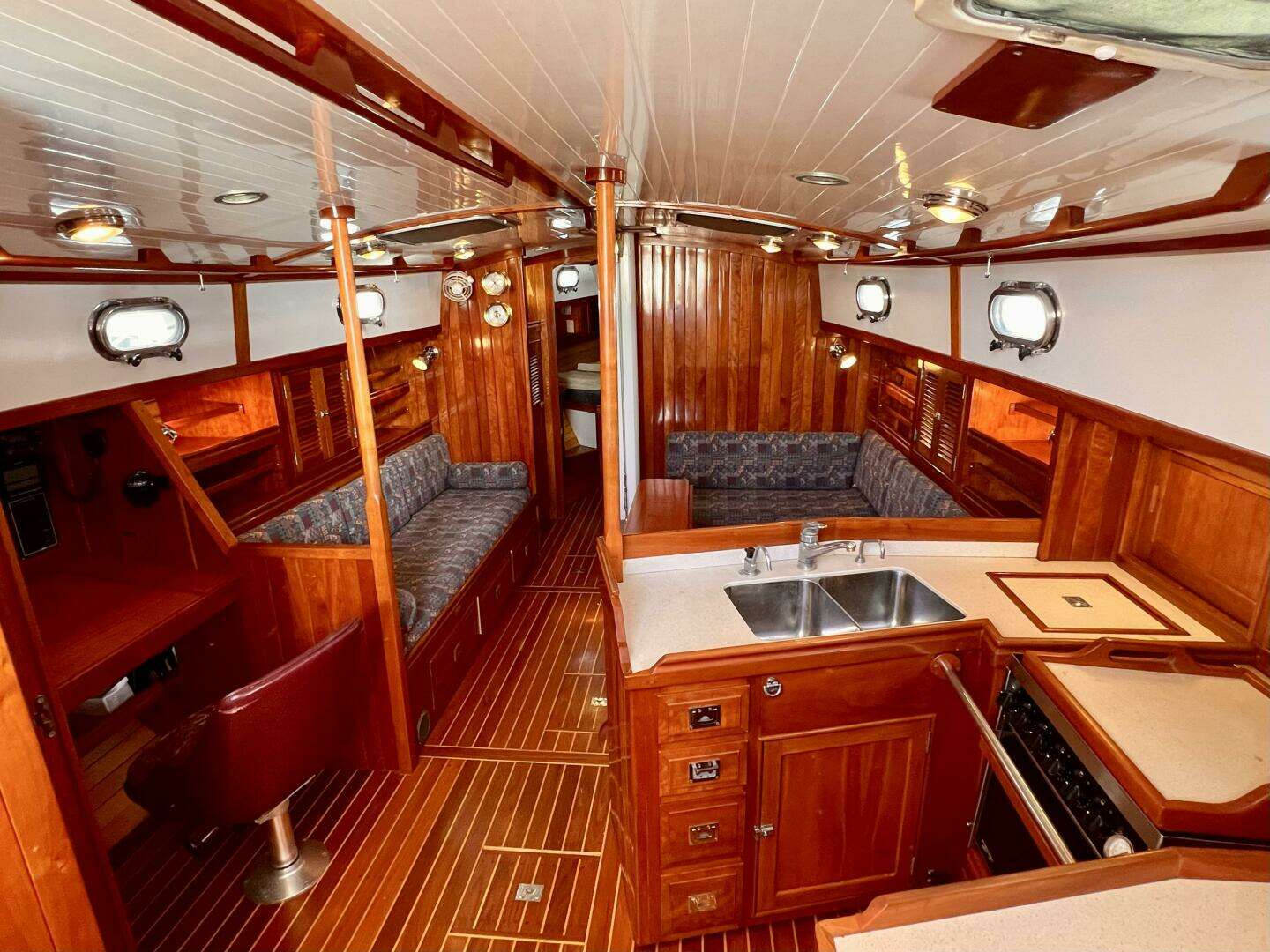 2001 Shannon 43 Cutter - Image 15