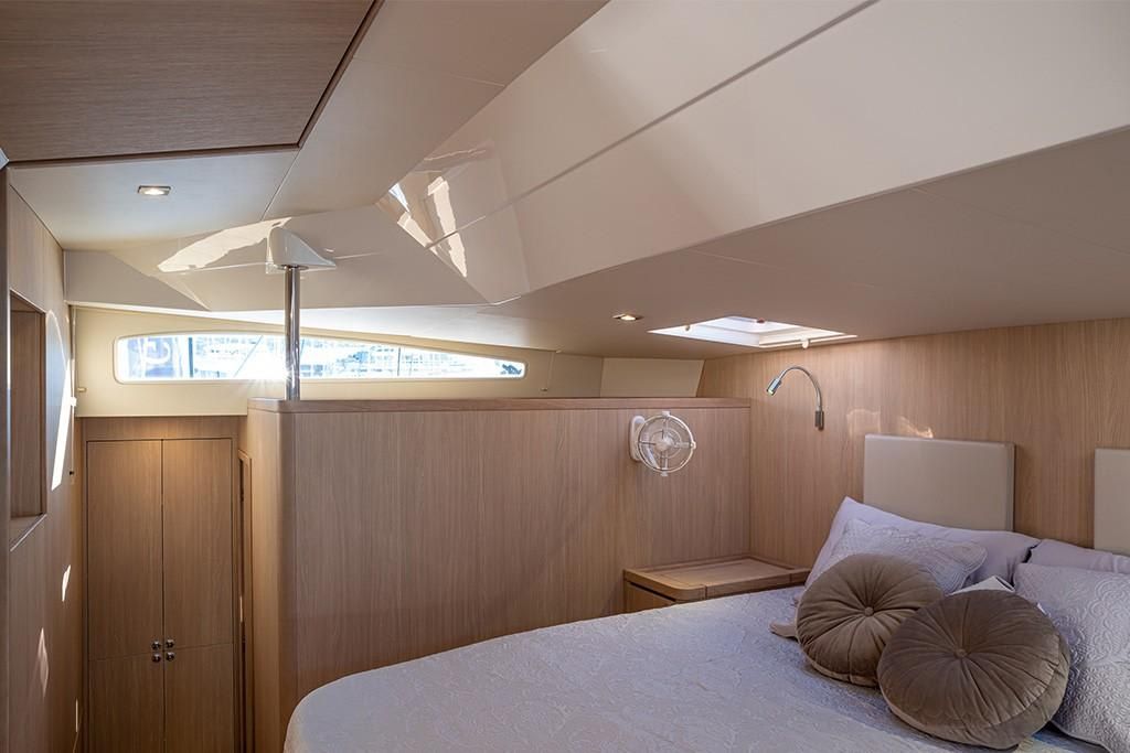 2023-Aquila-44-Yacht-MarineMax
