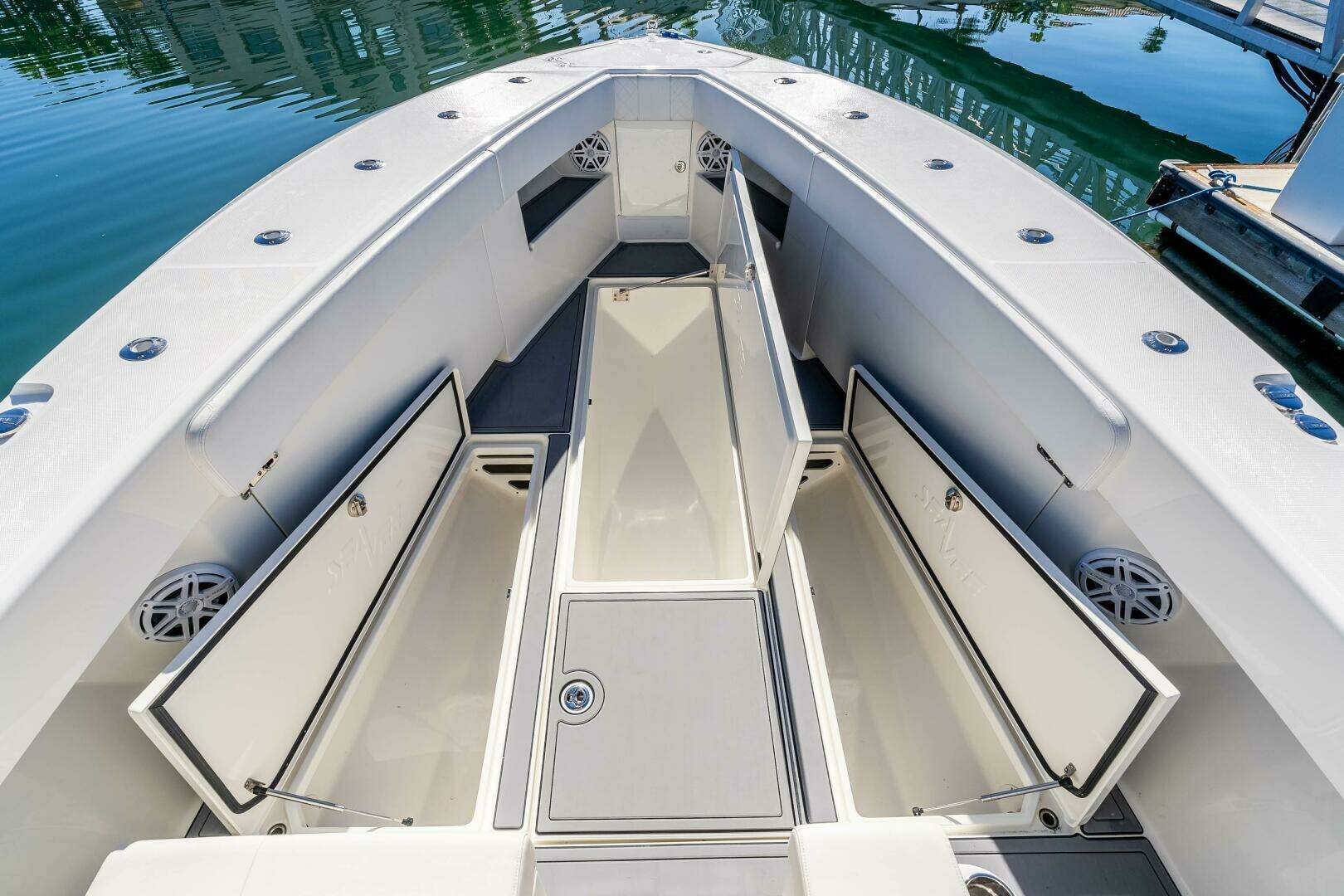 2018 SeaVee 370 Z - Image 12