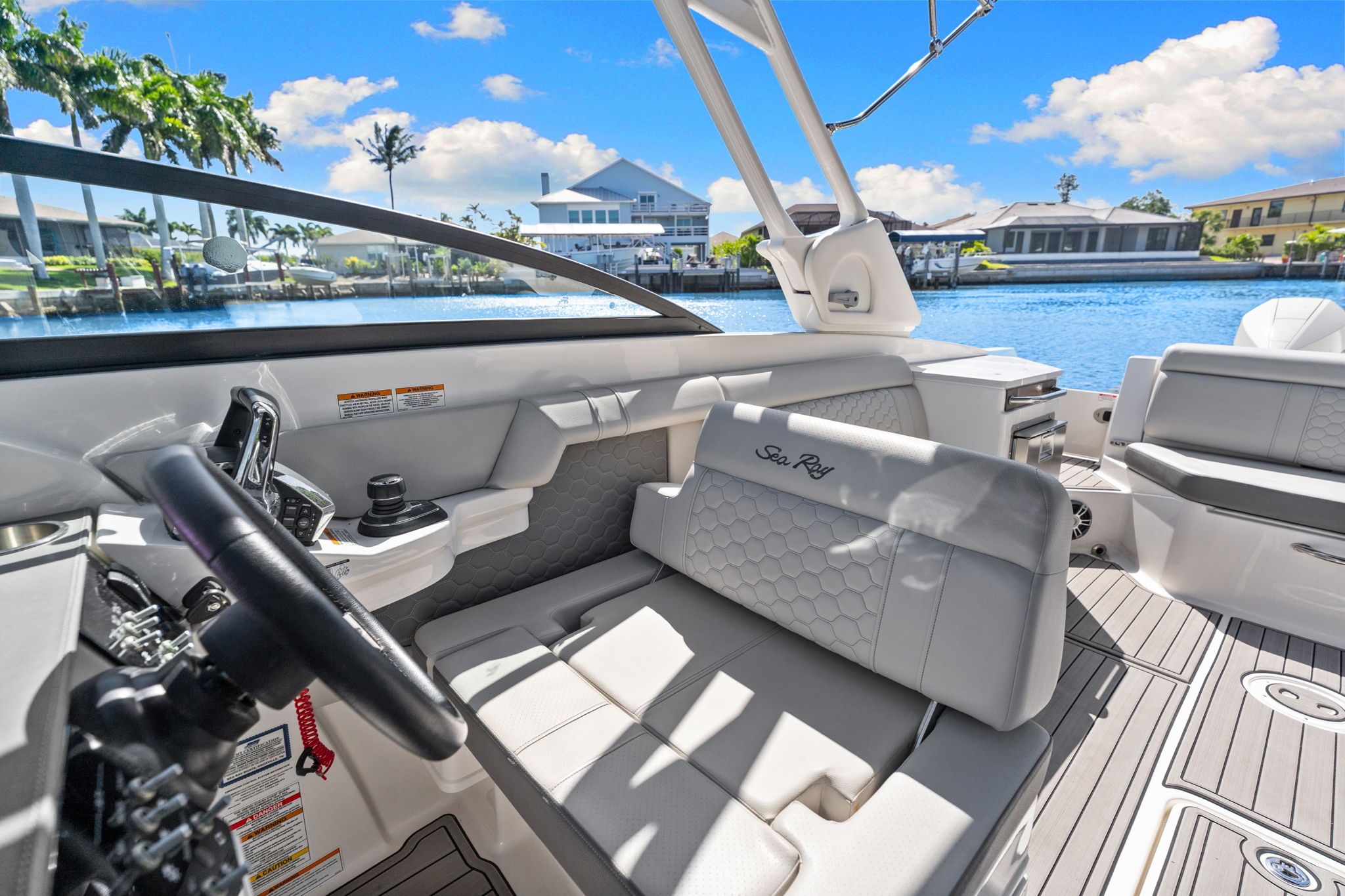 2023 Sea Ray SDX 290 Outboard - 25