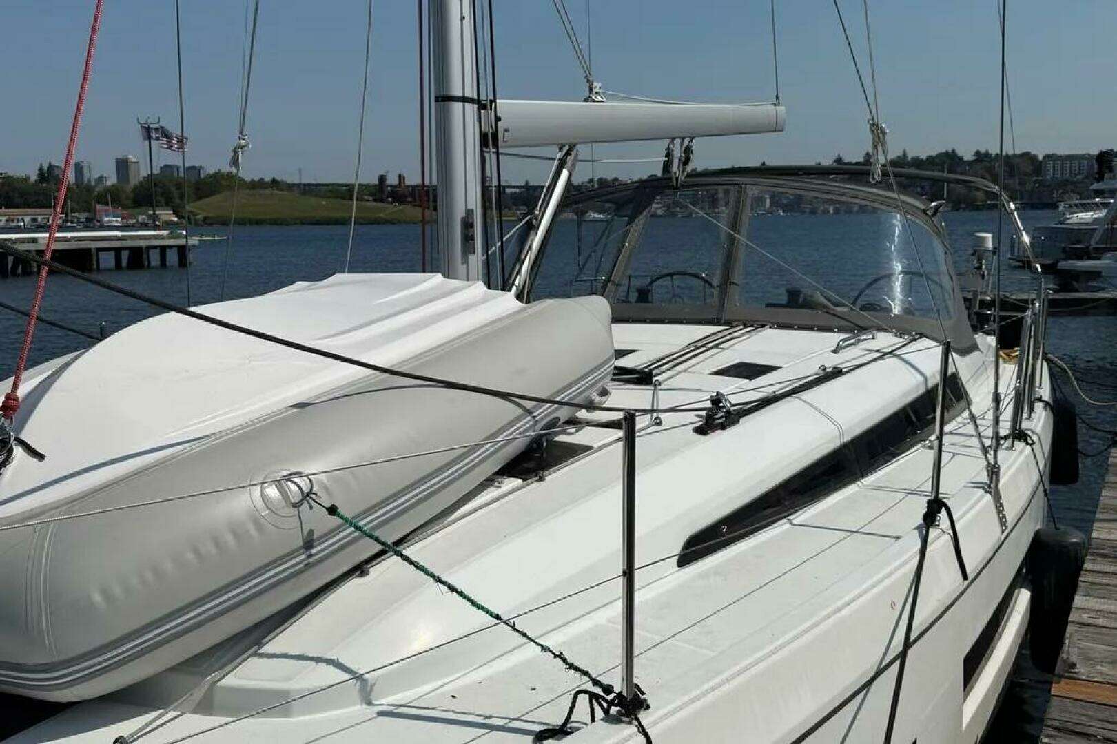 2022 Beneteau Oceanis 40.1 - Image 12