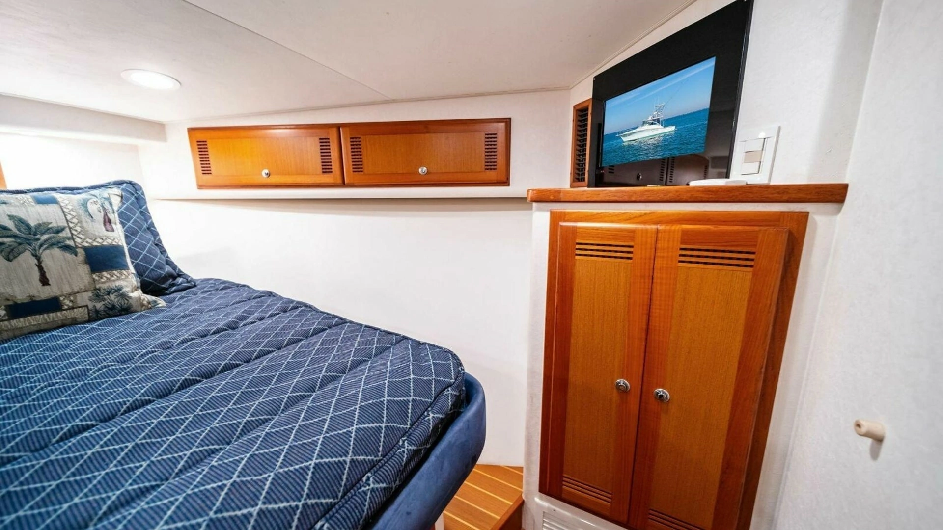 2005 Cabo 40 Express - Image 43