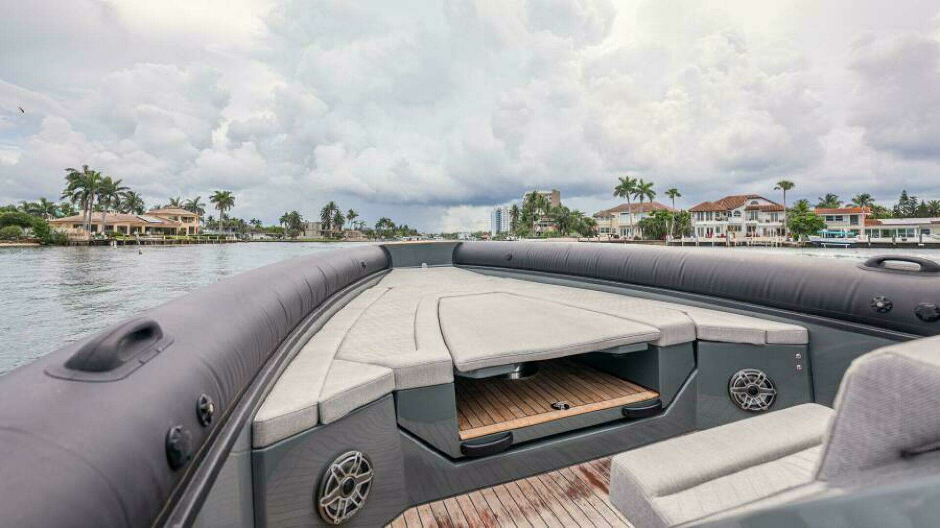 2025 Skipper 38 Sunbed - Image 22