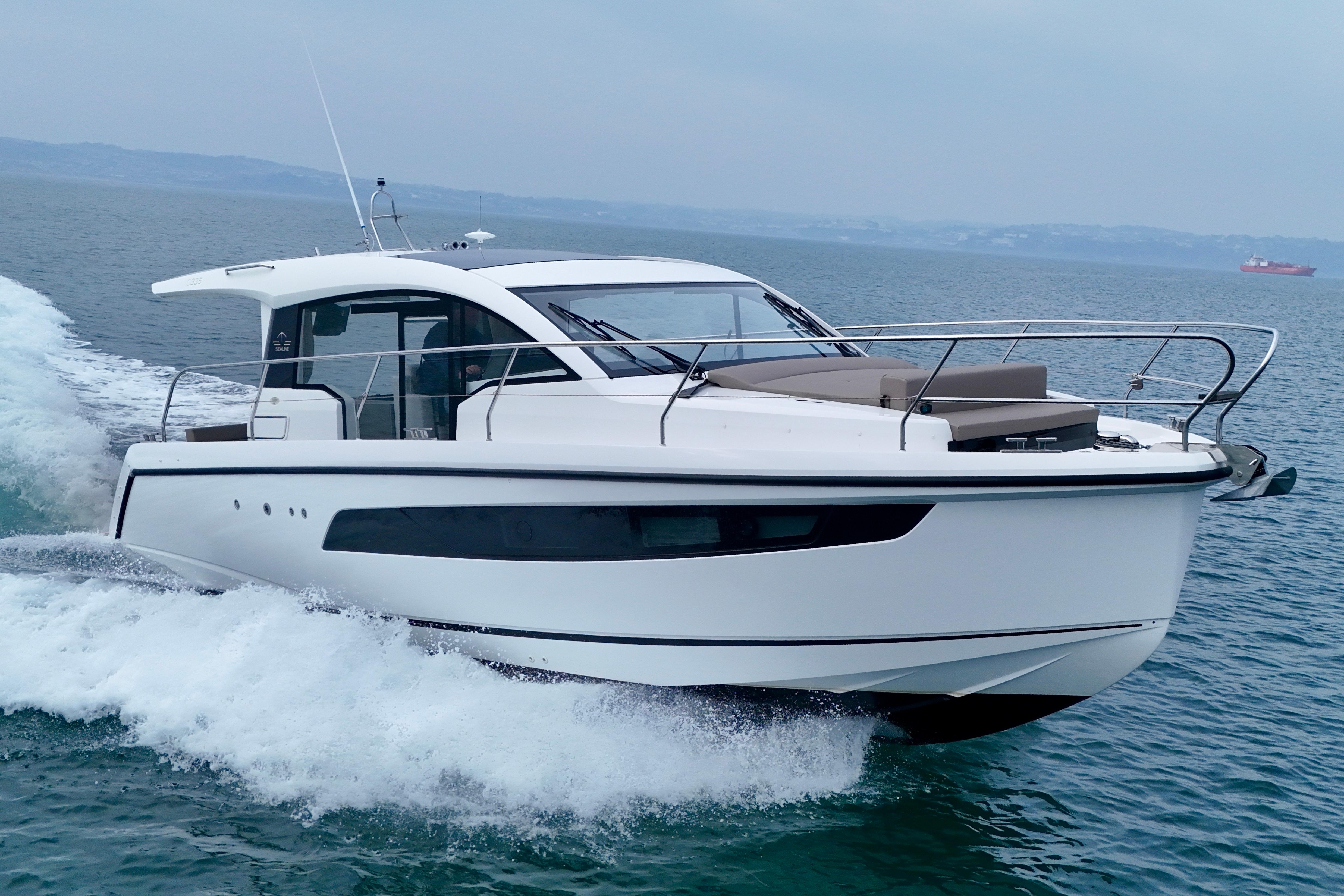 2023 Sealine C335