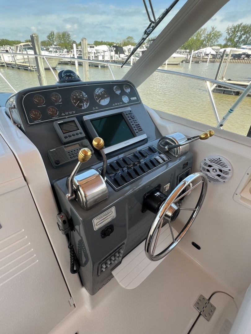 2000 Tiara Yachts 29 Coronet - Image 9