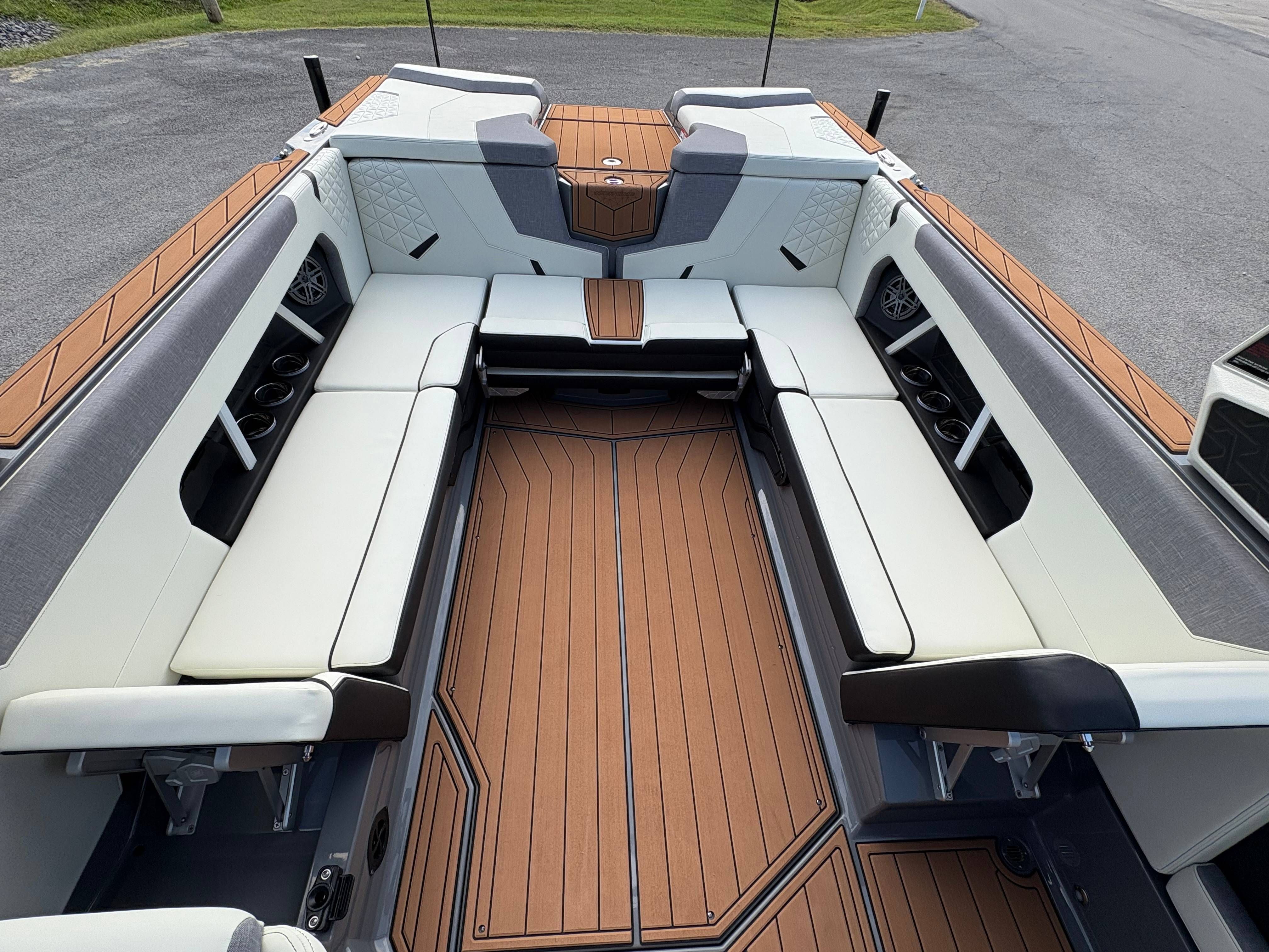 2026 Nautique GS24 - 13