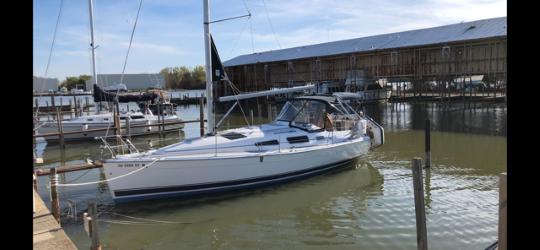 2005 Hunter 33