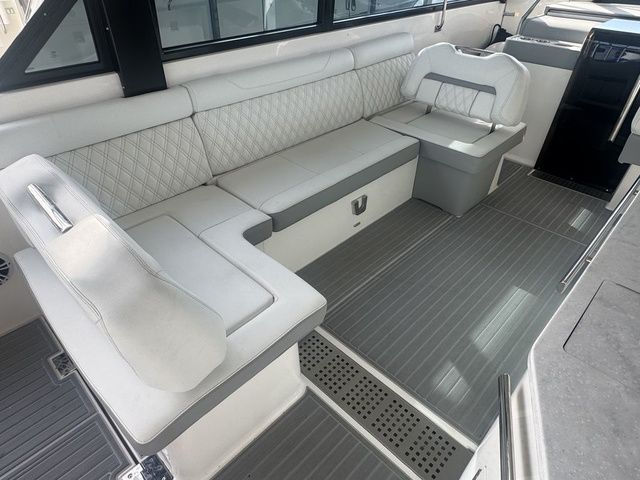 2023 Regal 36 Grande Coupe - 9
