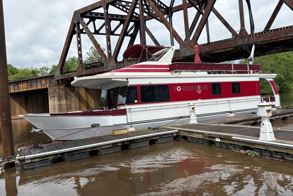 2000 Monticello River Yacht - 60'