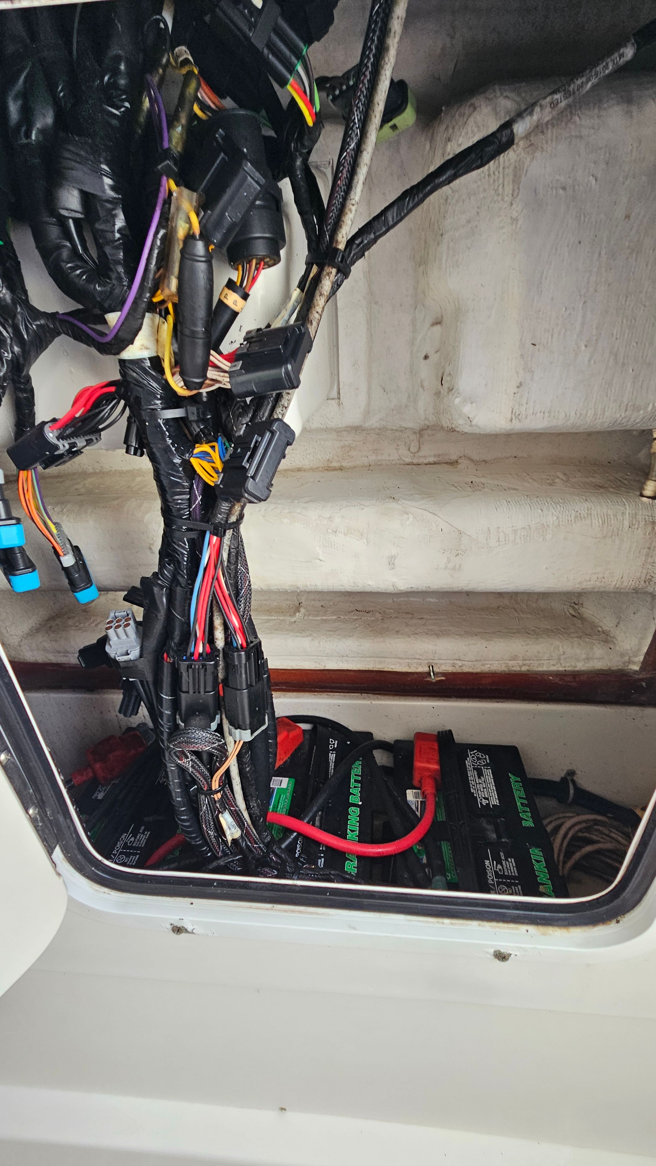Electrical wiring and batteries in a Sea Hunt Gamefish 30 boat.