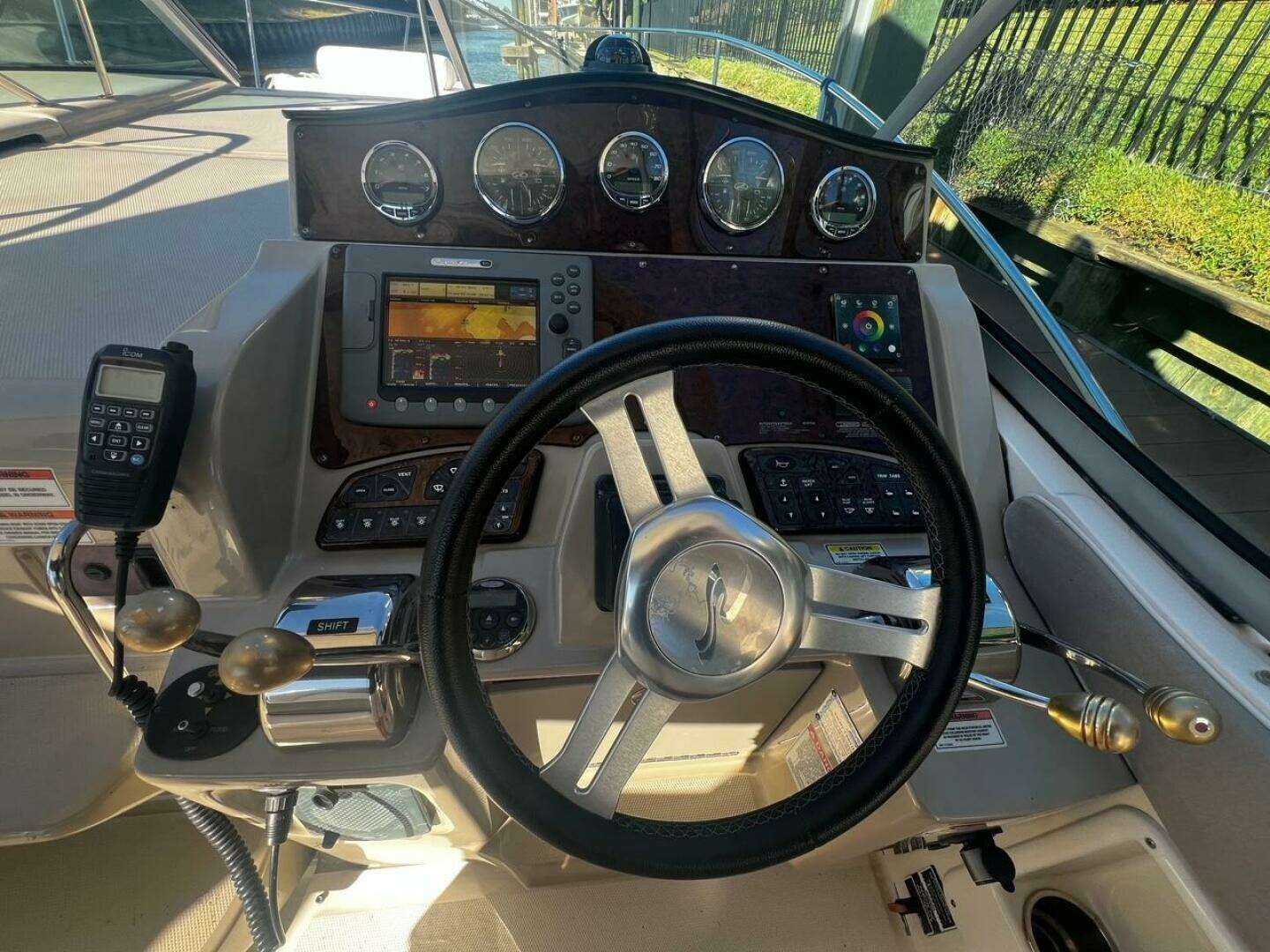 2007 Sea Ray Sundancer - Image 13