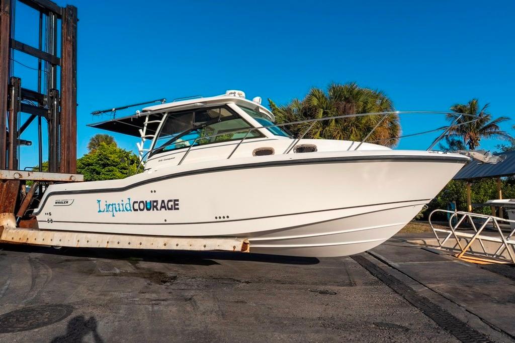 2014 Boston Whaler 315 Conquest