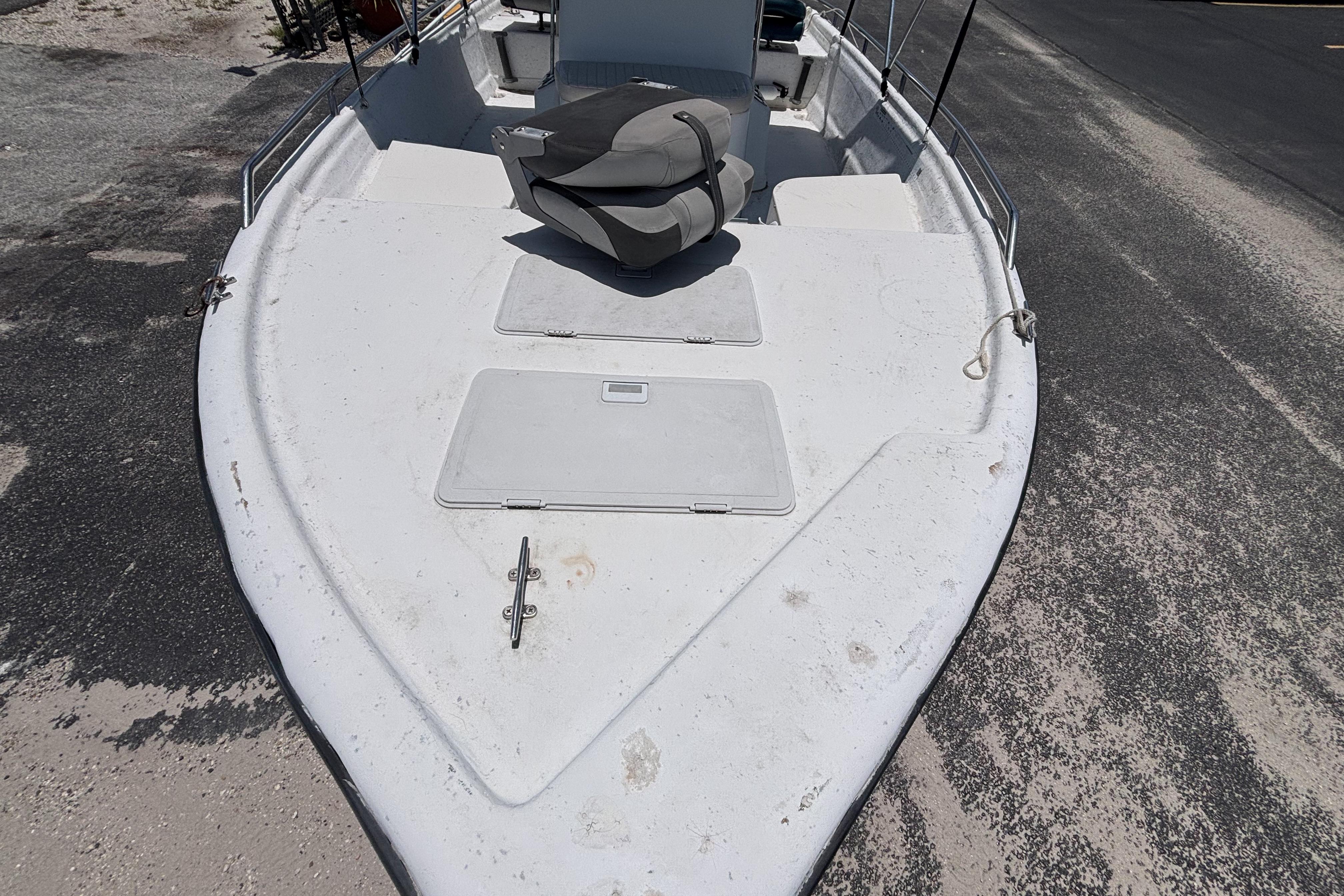 2000 VIP 1880 BAY STEALTH boat deck with storage compartments and seating.
