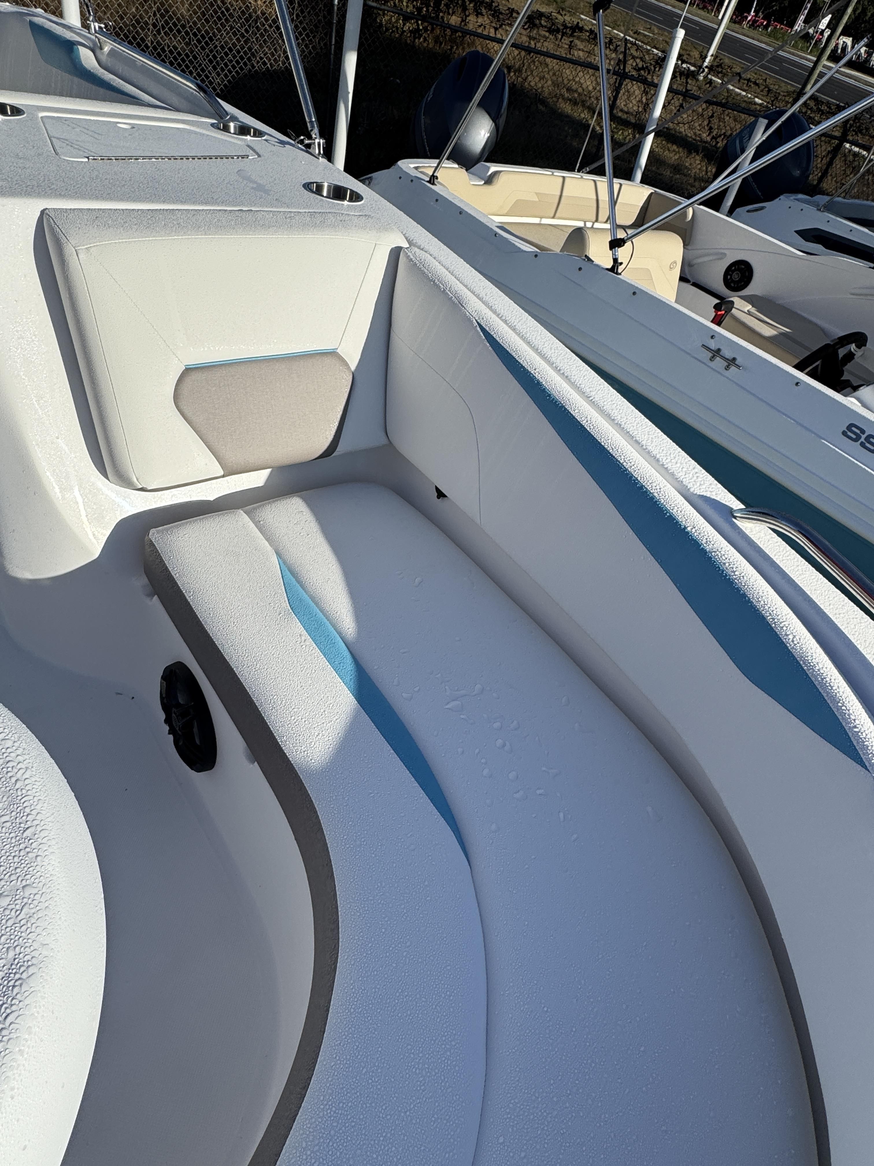 2026 Hurricane SunDeck Sport 188 OB - 36