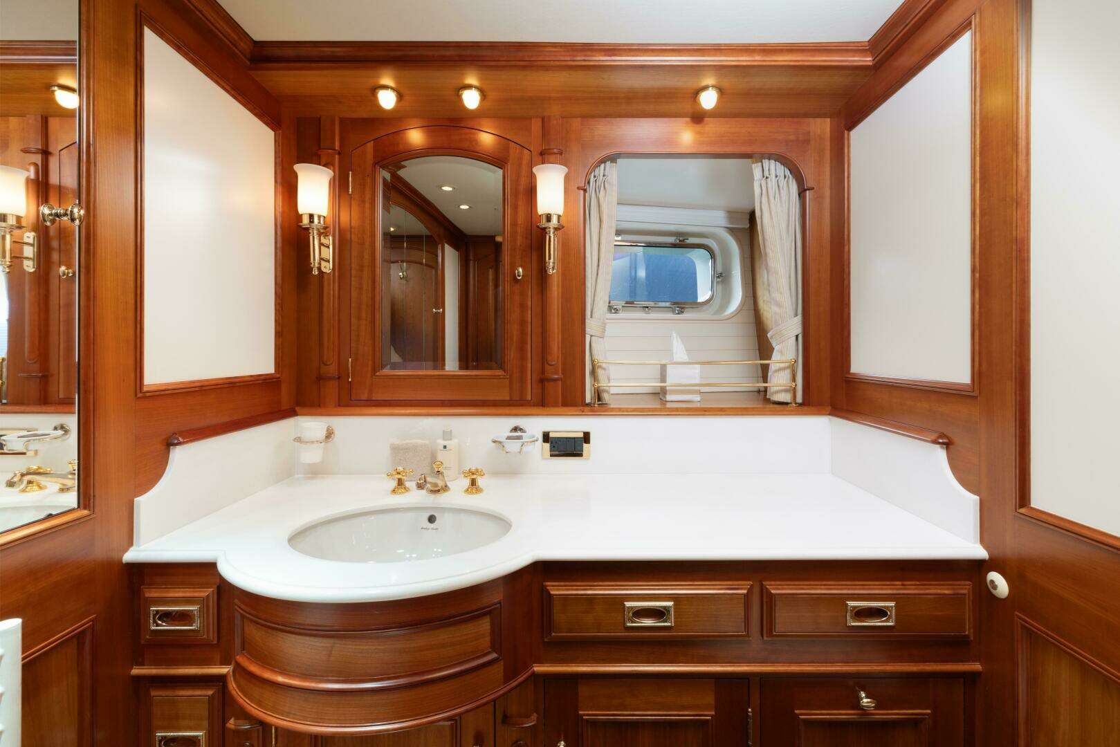 2001 Vitters Aft Cockpit - Image 11