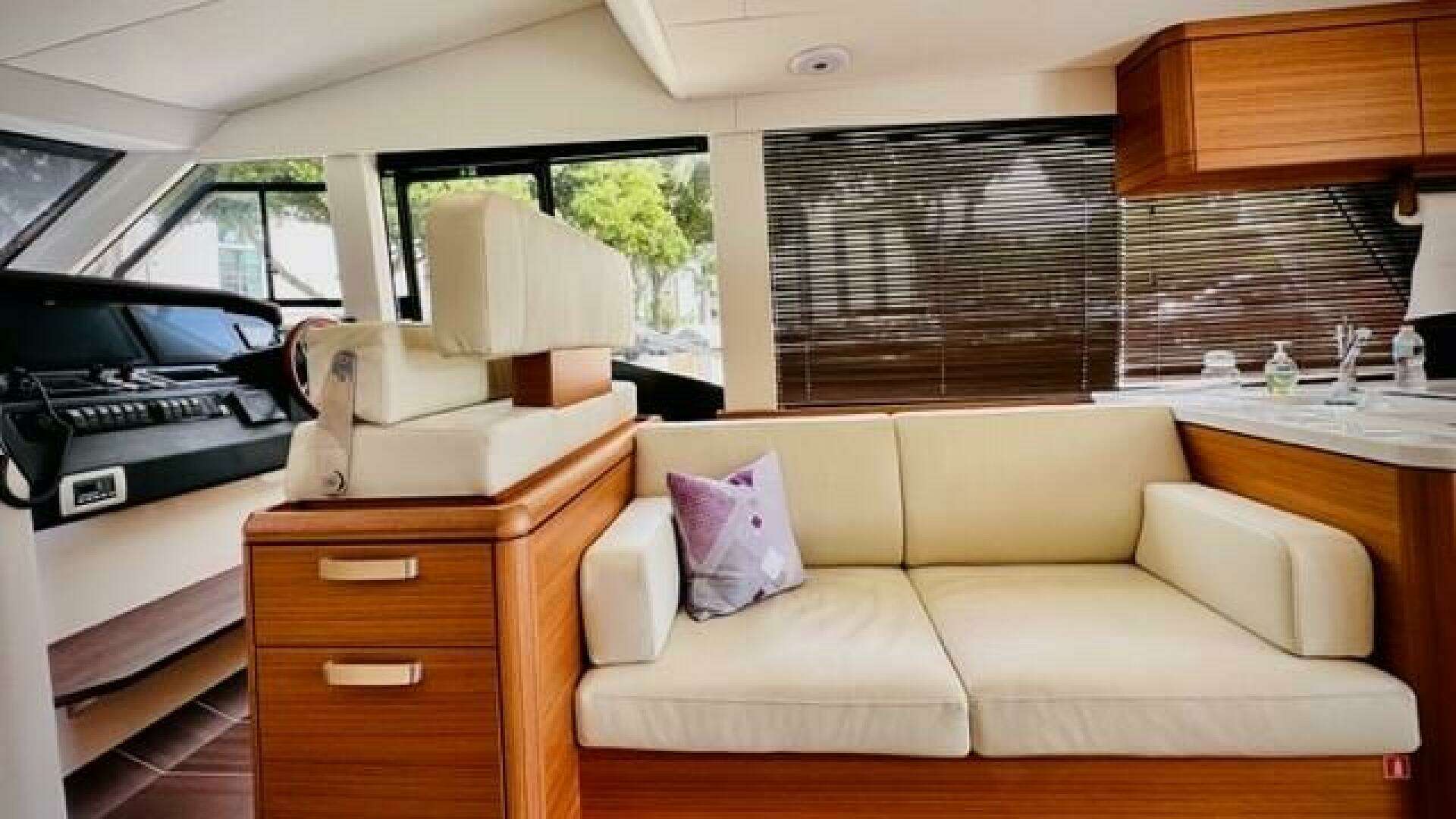 2022 Greenline 48 Diesel Flybridge with Hardtop - Image 8