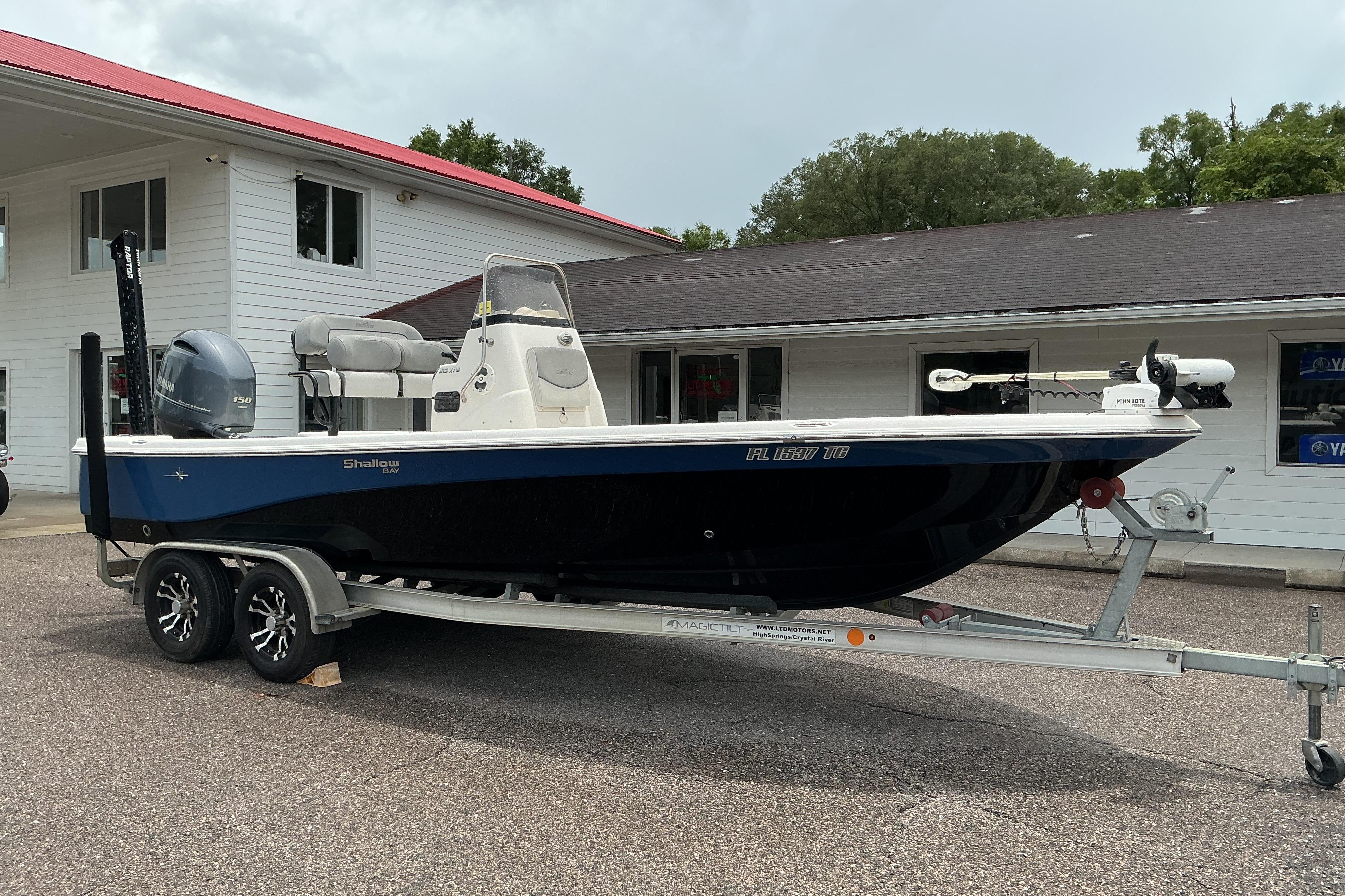 2022 NauticStar 215 XTS Shallow Bay