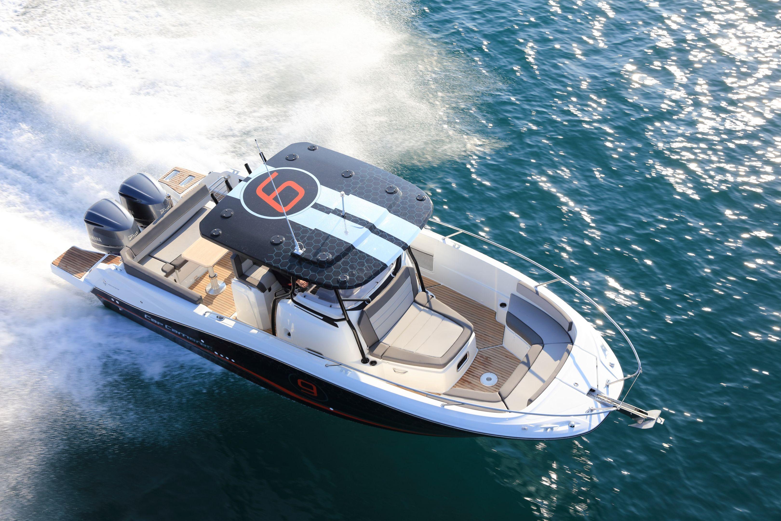 2026 Jeanneau Leader 9.0 CC cruising on open water, showcasing sleek design and powerful engines.