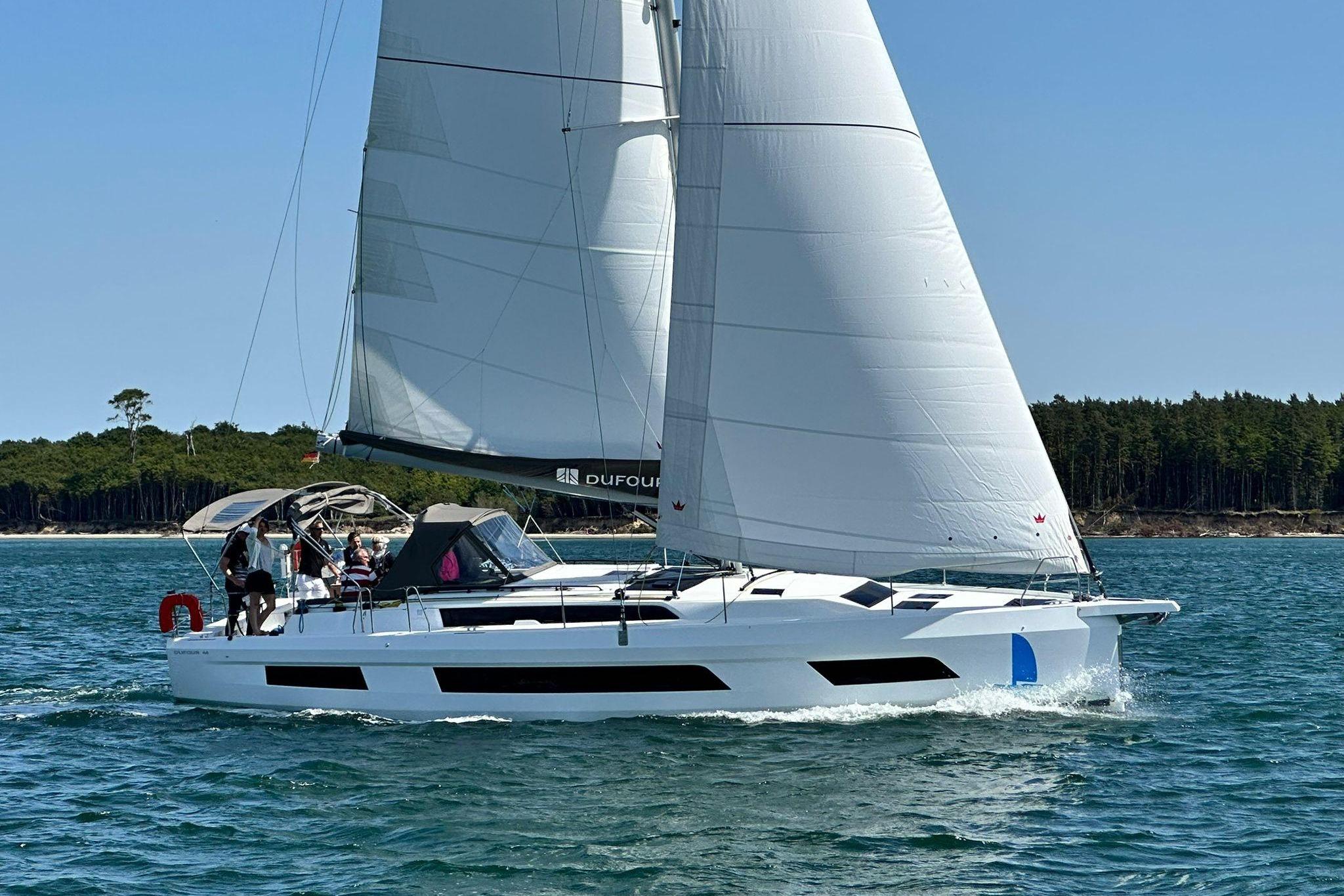 2025 Dufour 44
