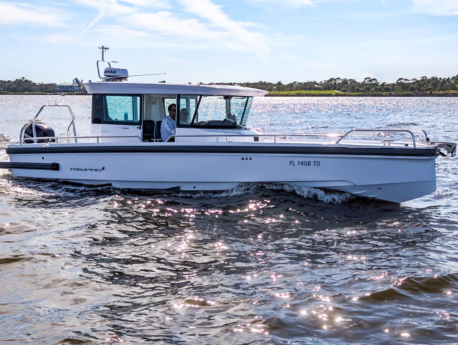2022 Axopar 28 Cabin