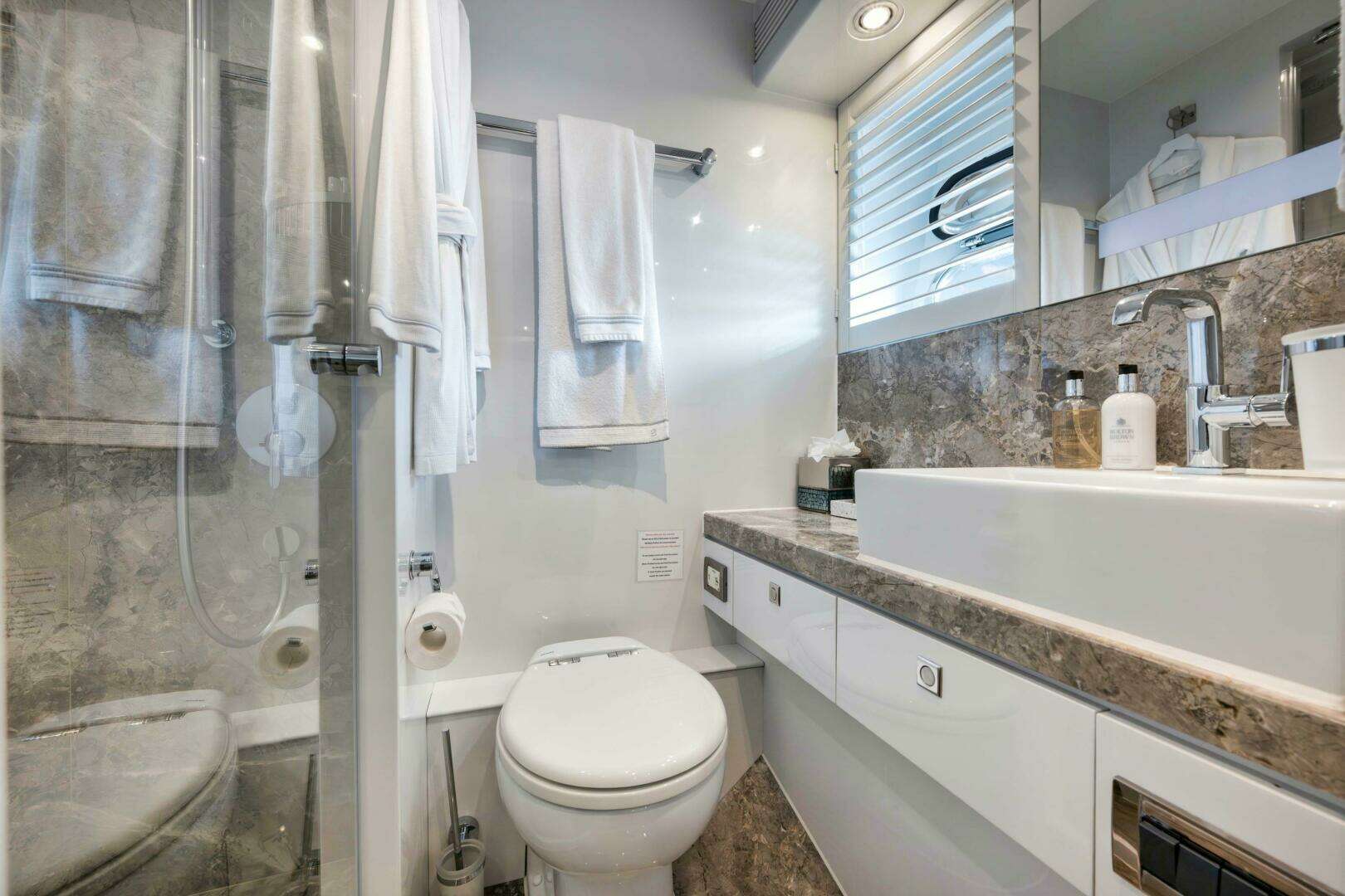 2012 Horizon P110 Tri-Deck - Image 27