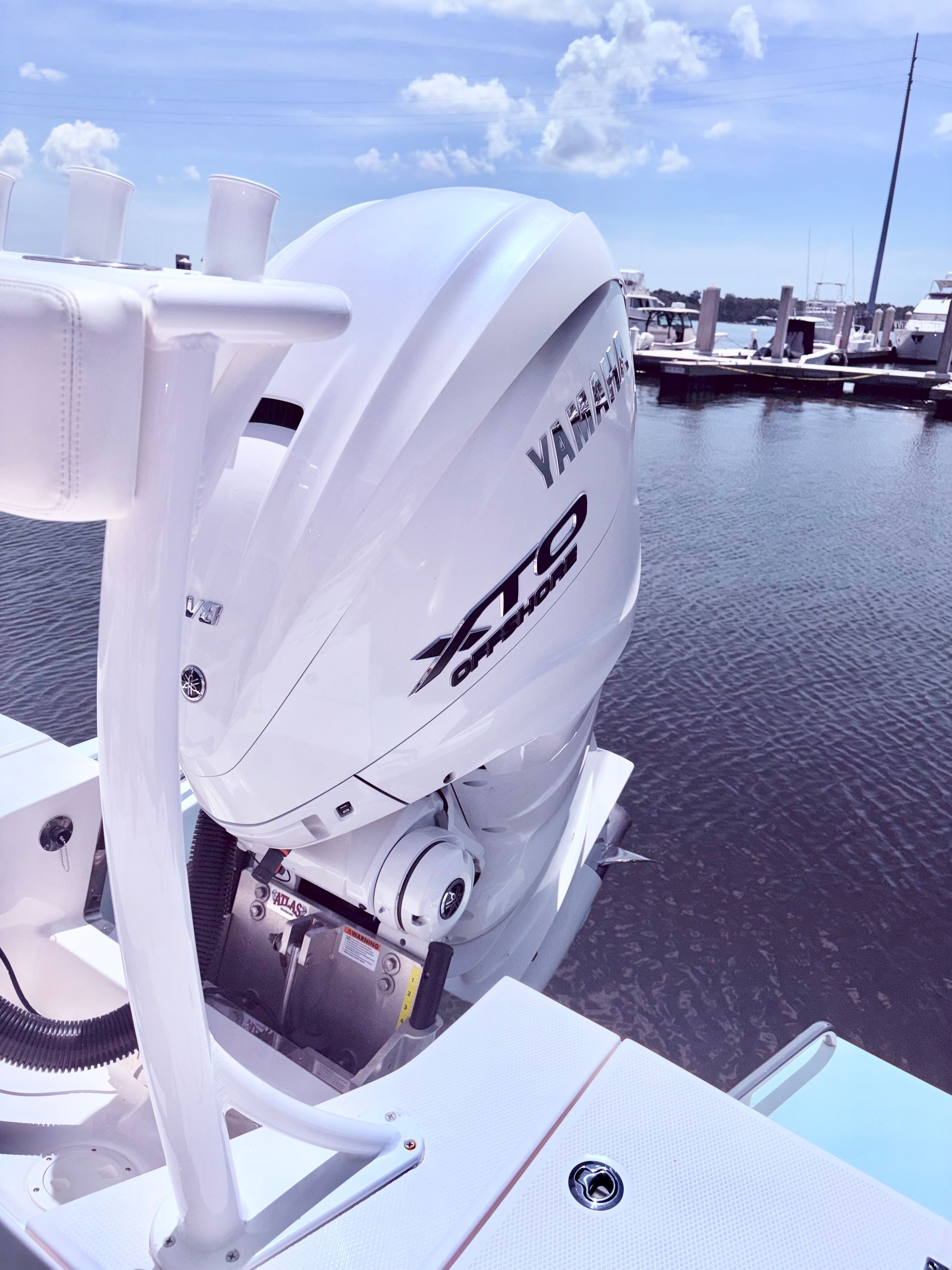 Yamaha XTO outboard motor on Robalo 266 Cayman boat, 2025 model.
